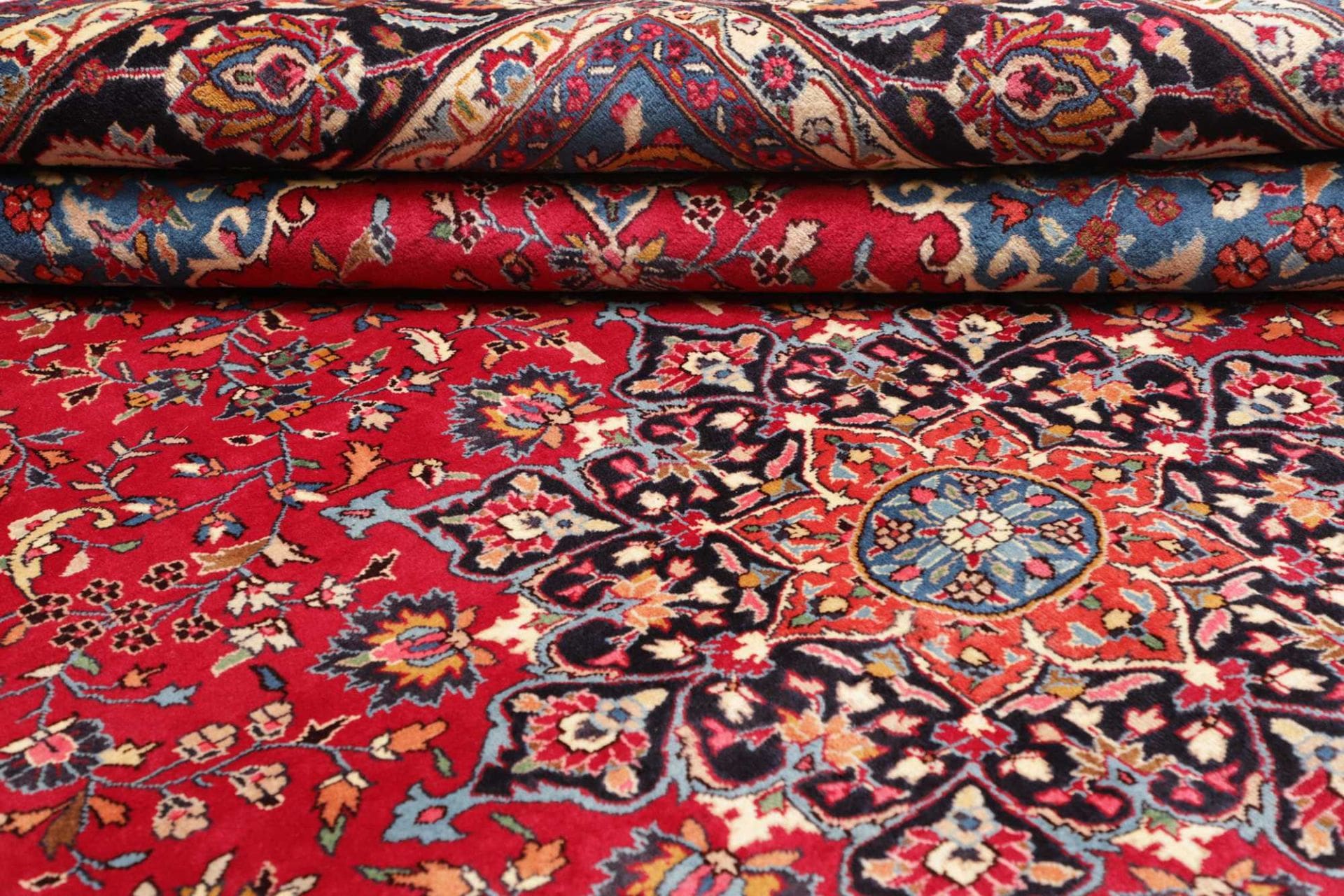 Mashhad Perserteppich aus Iran, 299 × 383 cm