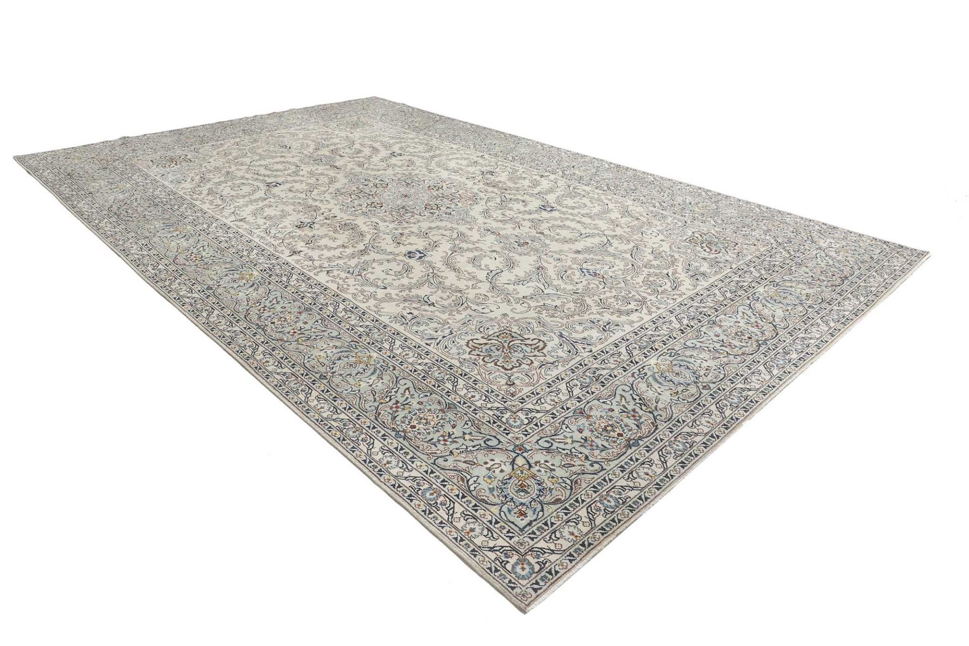 Kashan Perserteppich 335 × 531 cm aus Wolle, handgeknüpft