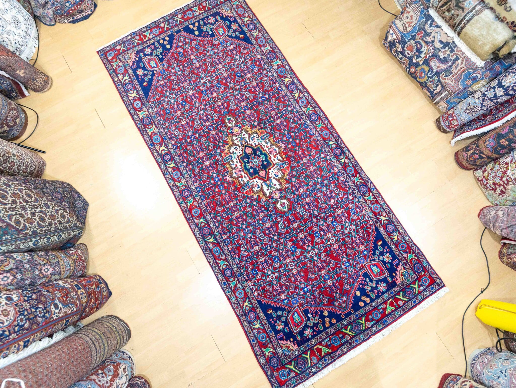 Hamadan Perserteppich aus Iran, 300 × 135 cm