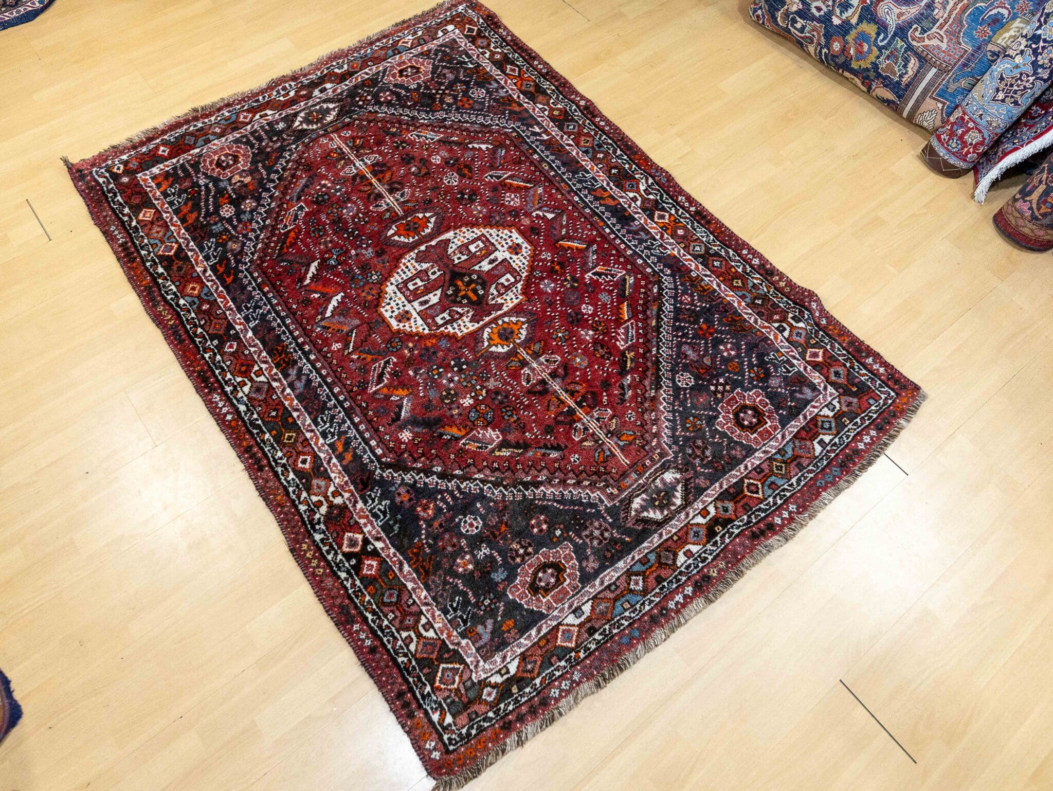 Handgeknüpfter Qashqai Perserteppich 203 × 147 cm