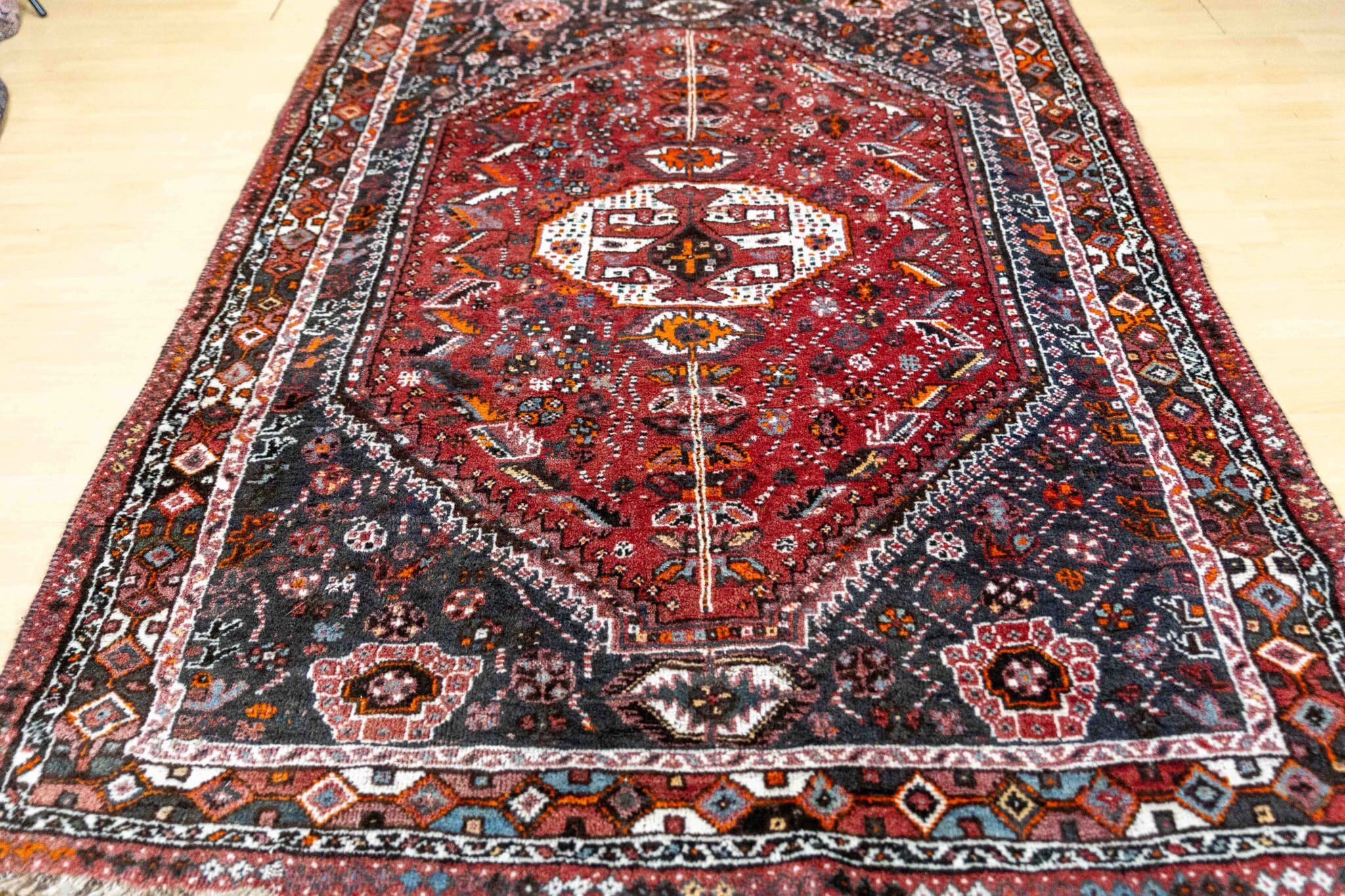 Handgeknüpfter Qashqai Perserteppich 203 × 147 cm