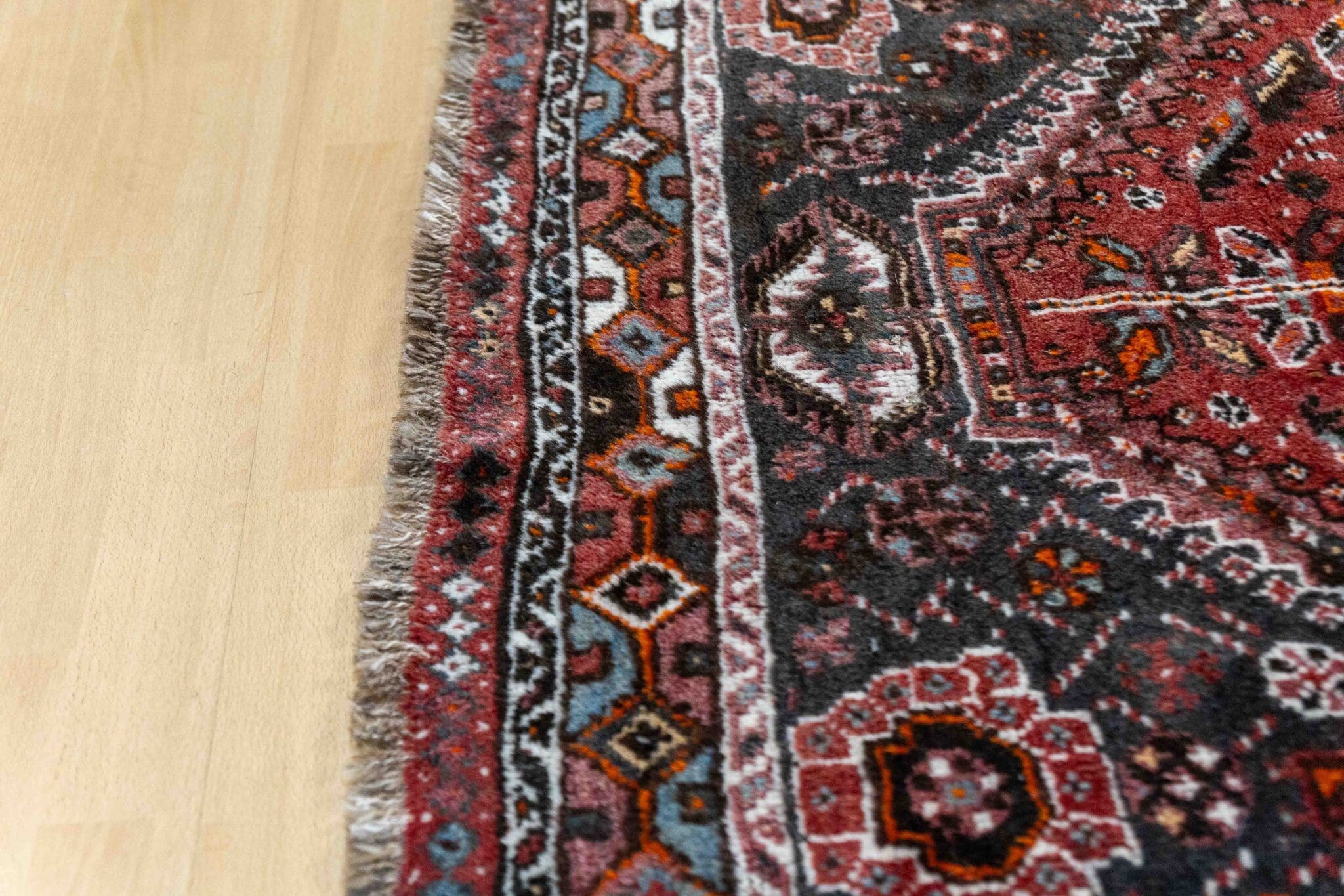 Handgeknüpfter Qashqai Perserteppich 203 × 147 cm
