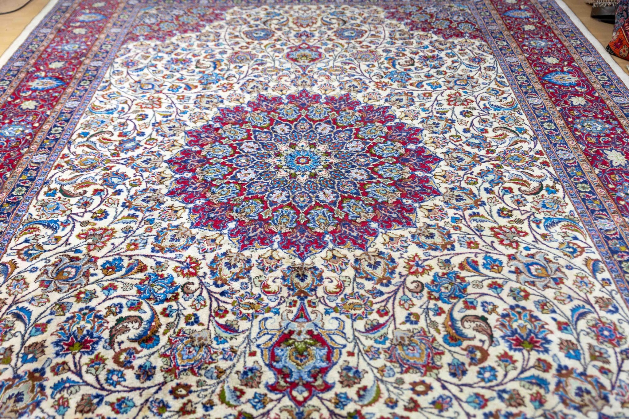Handgeknüpfter Täbriz Perserteppich 357 × 246 cm