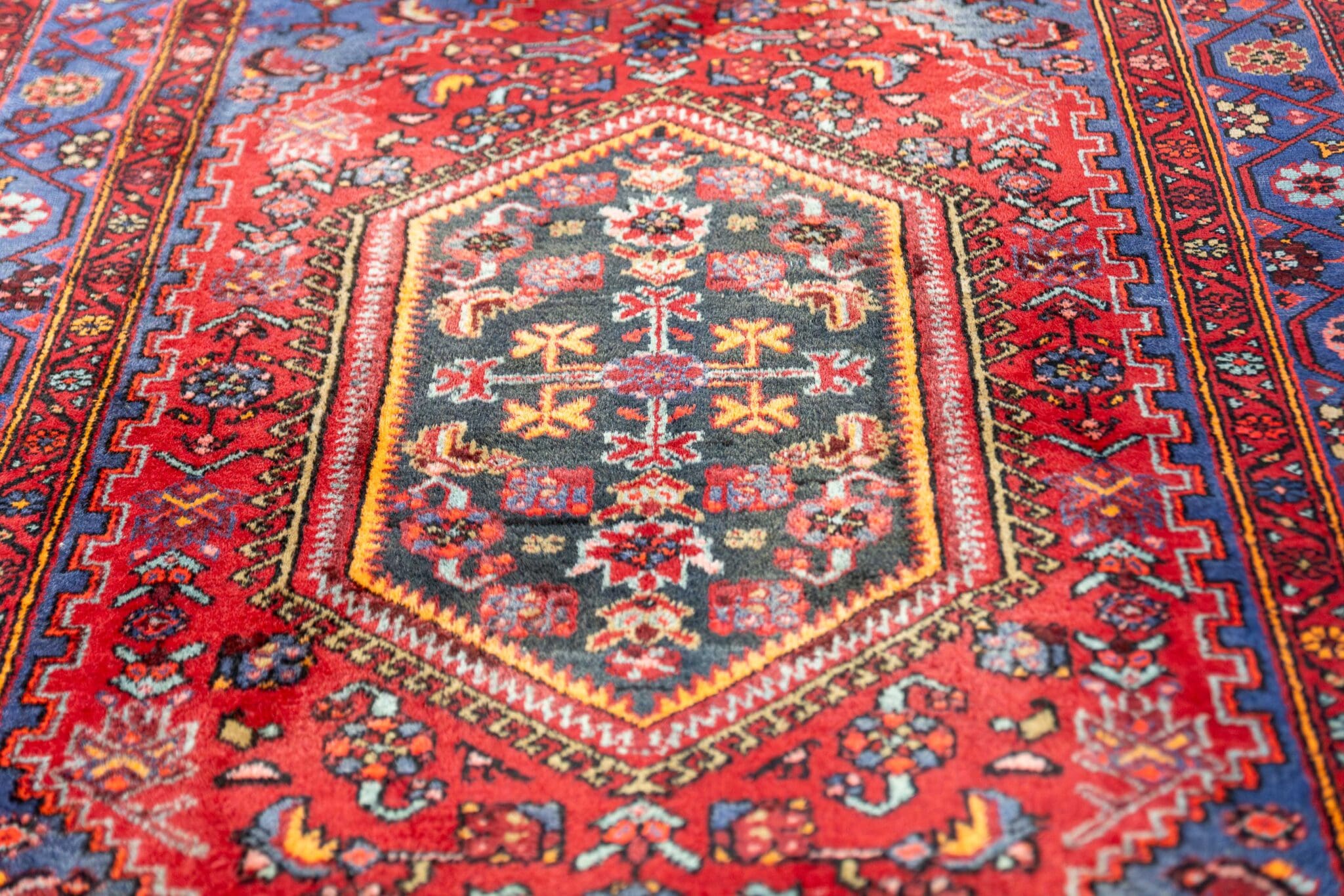 Handgeknüpfter Hamadan Perserteppich 198 × 139 cm