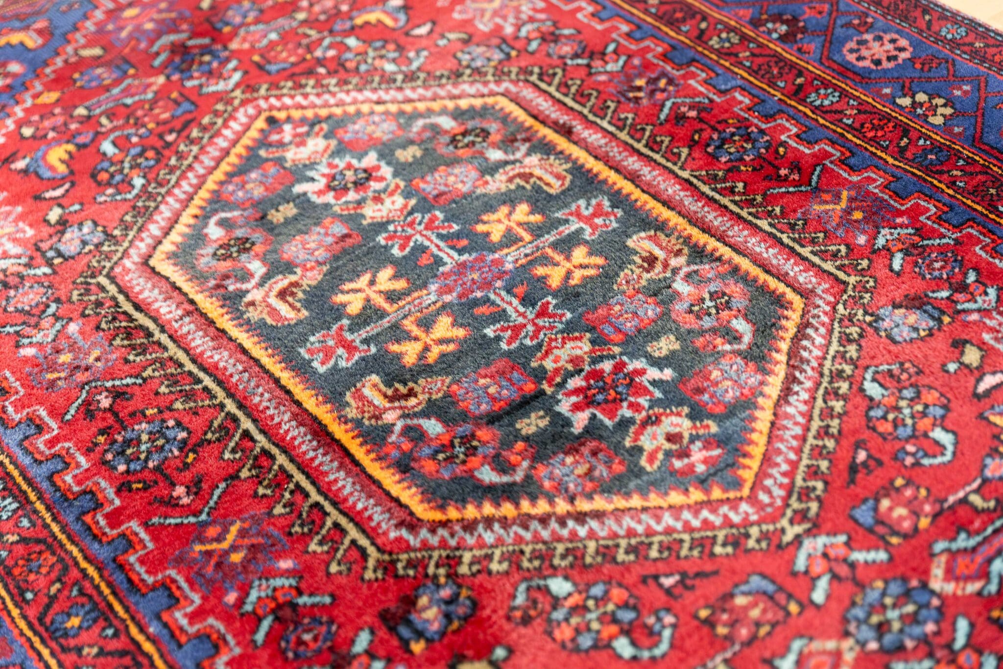 Handgeknüpfter Hamadan Perserteppich 198 × 139 cm