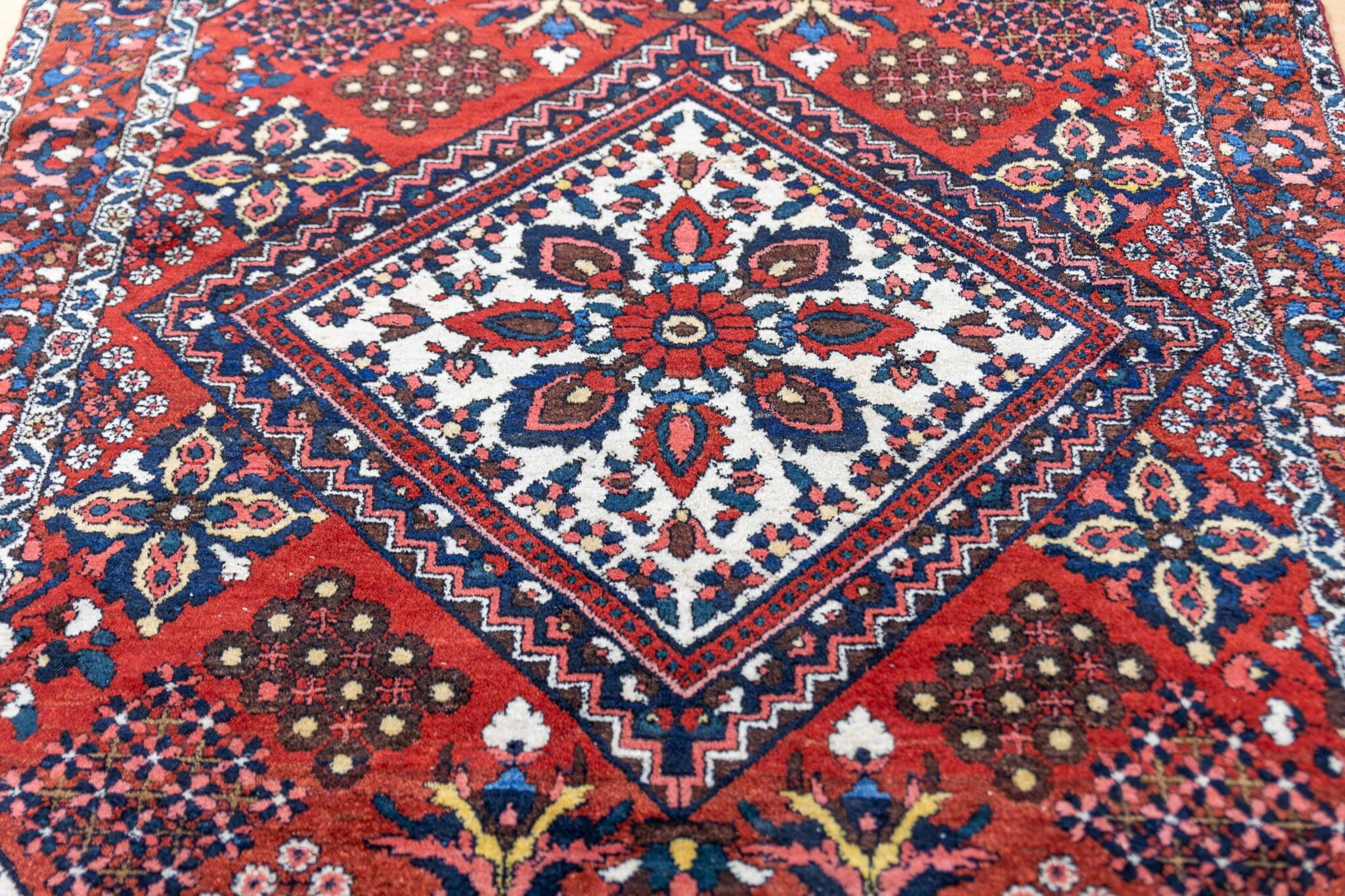 Handgeknüpfter Bakhtiari Perserteppich 220 × 140 cm