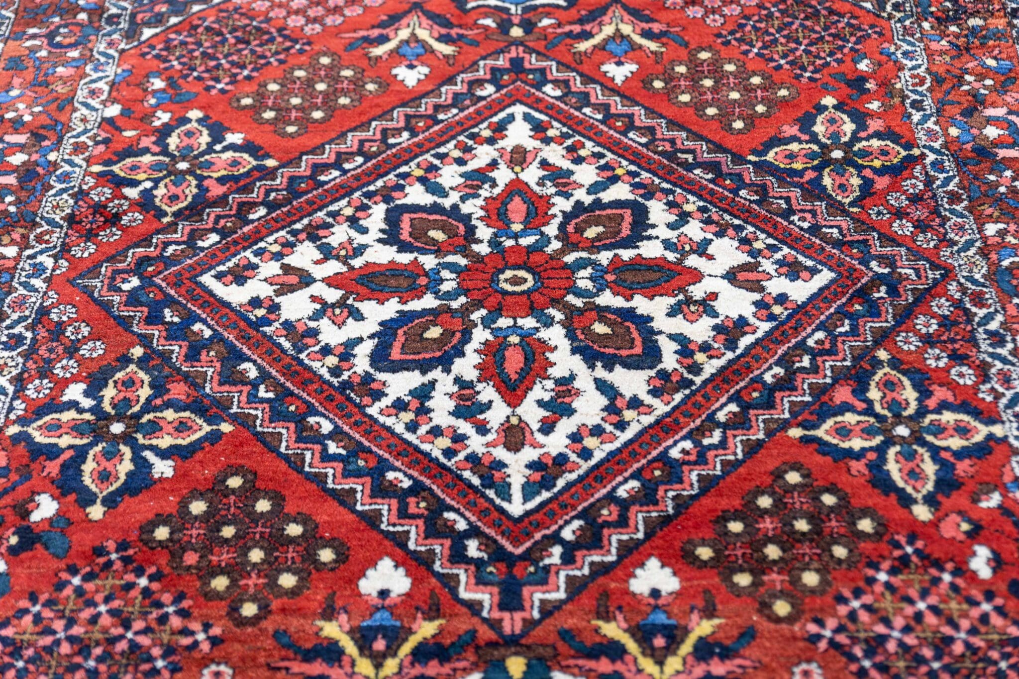 Handgeknüpfter Bakhtiari Perserteppich 220 × 140 cm