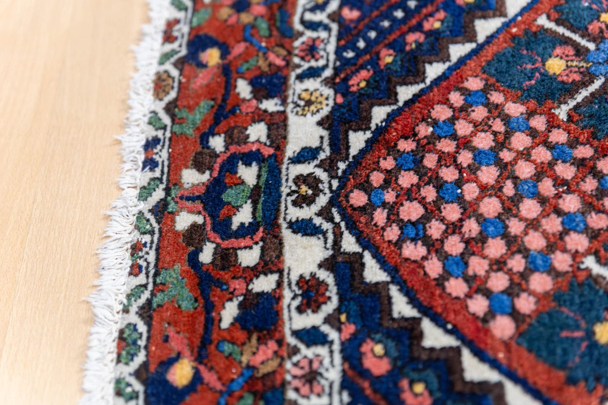 Handgeknüpfter Bakhtiari Perserteppich 220 × 140 cm