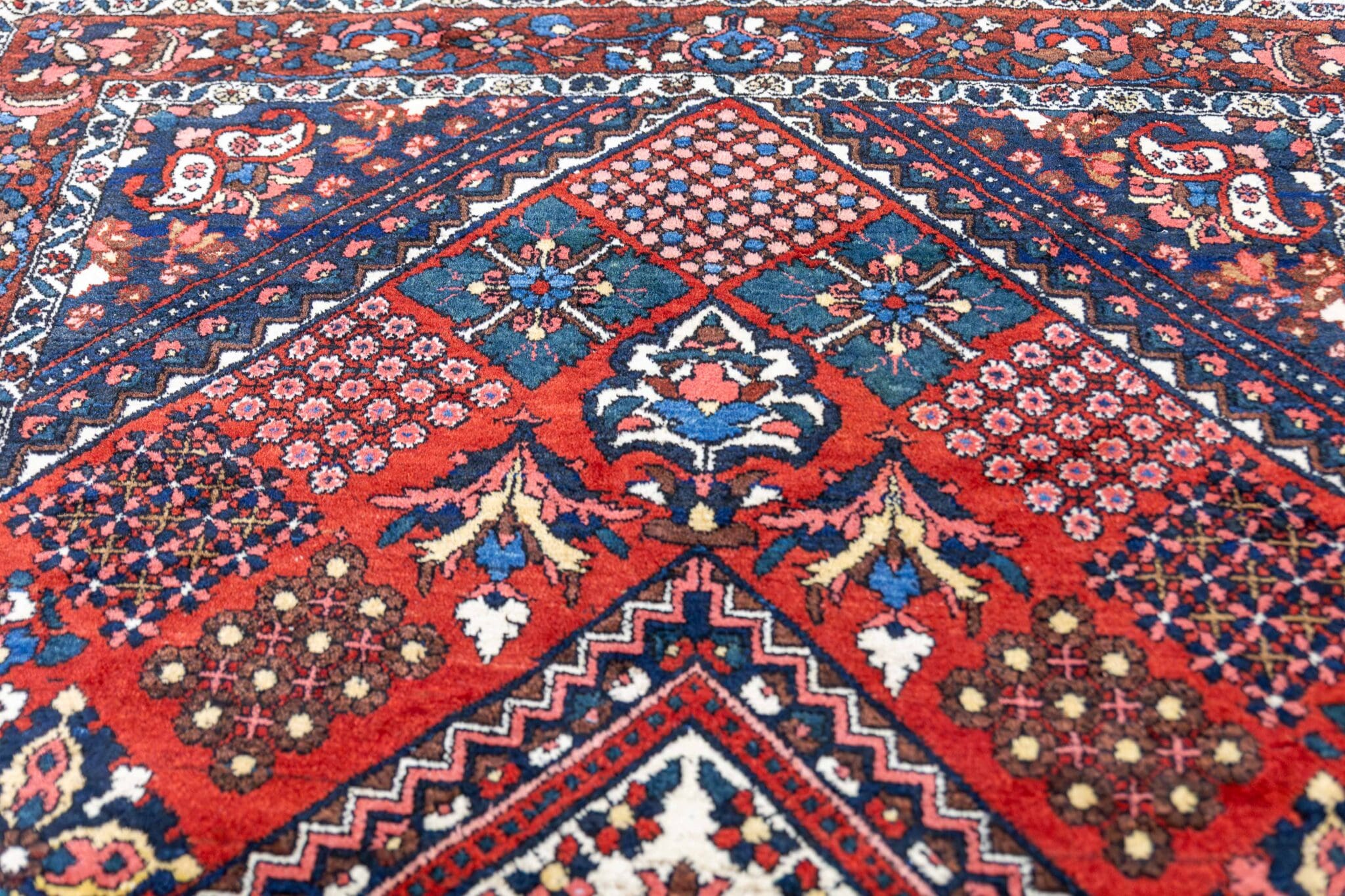 Handgeknüpfter Bakhtiari Perserteppich 220 × 140 cm
