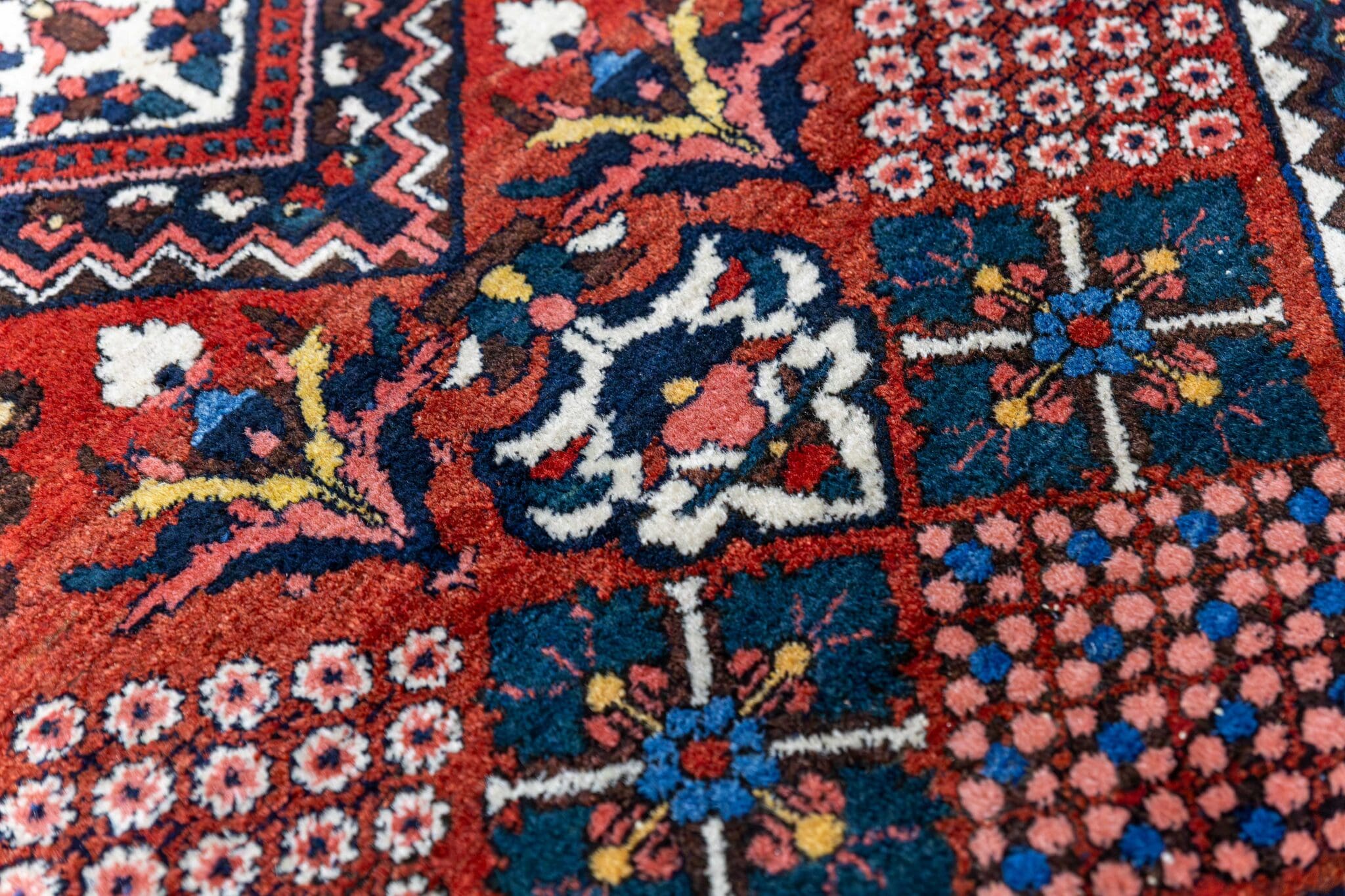 Handgeknüpfter Bakhtiari Perserteppich 220 × 140 cm
