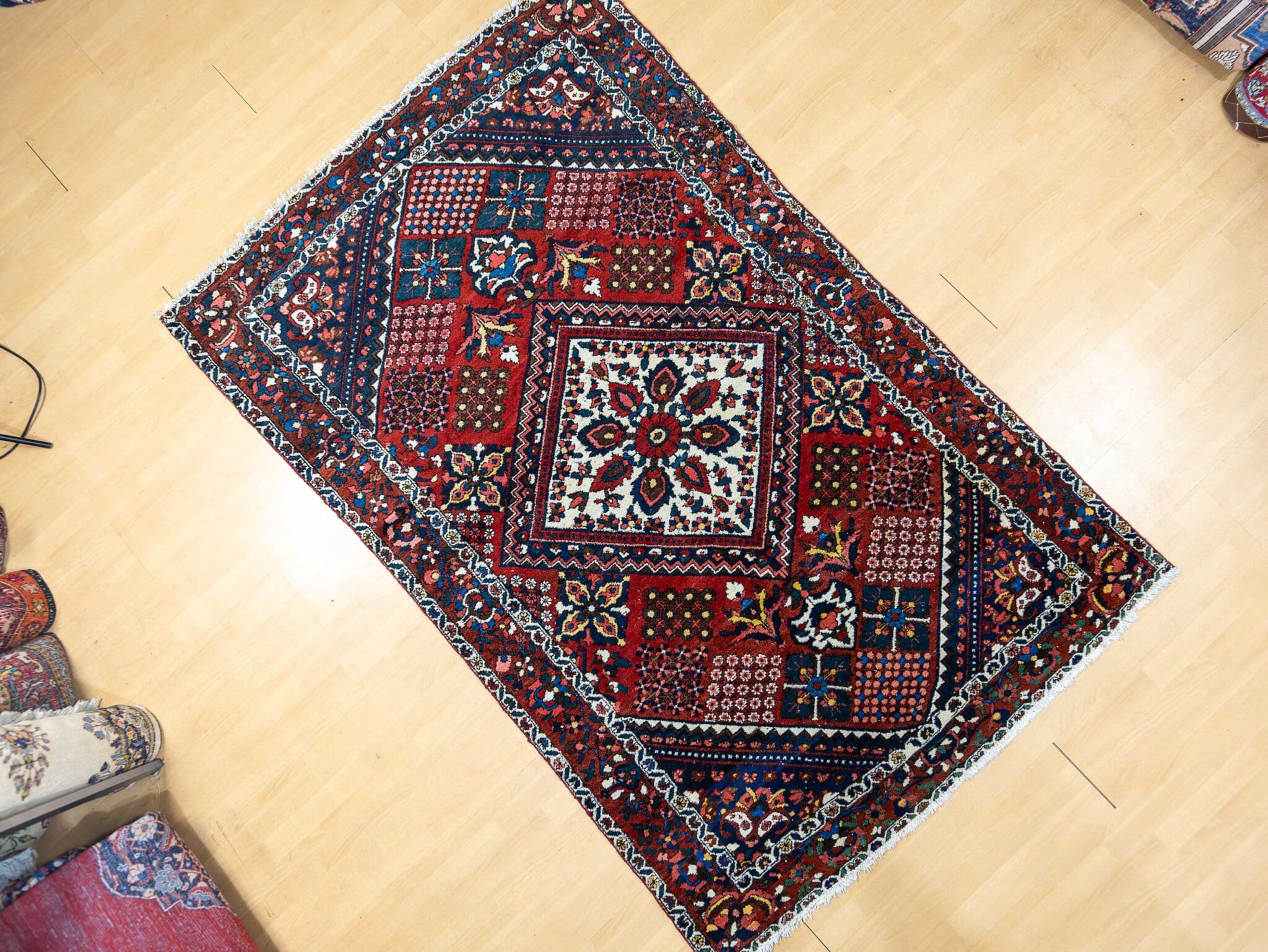 Handgeknüpfter Bakhtiari Perserteppich 220 × 140 cm