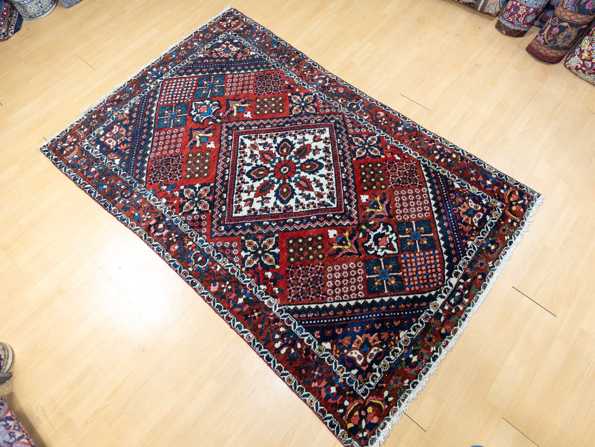 Handgeknüpfter Bakhtiari Perserteppich 220 × 140 cm