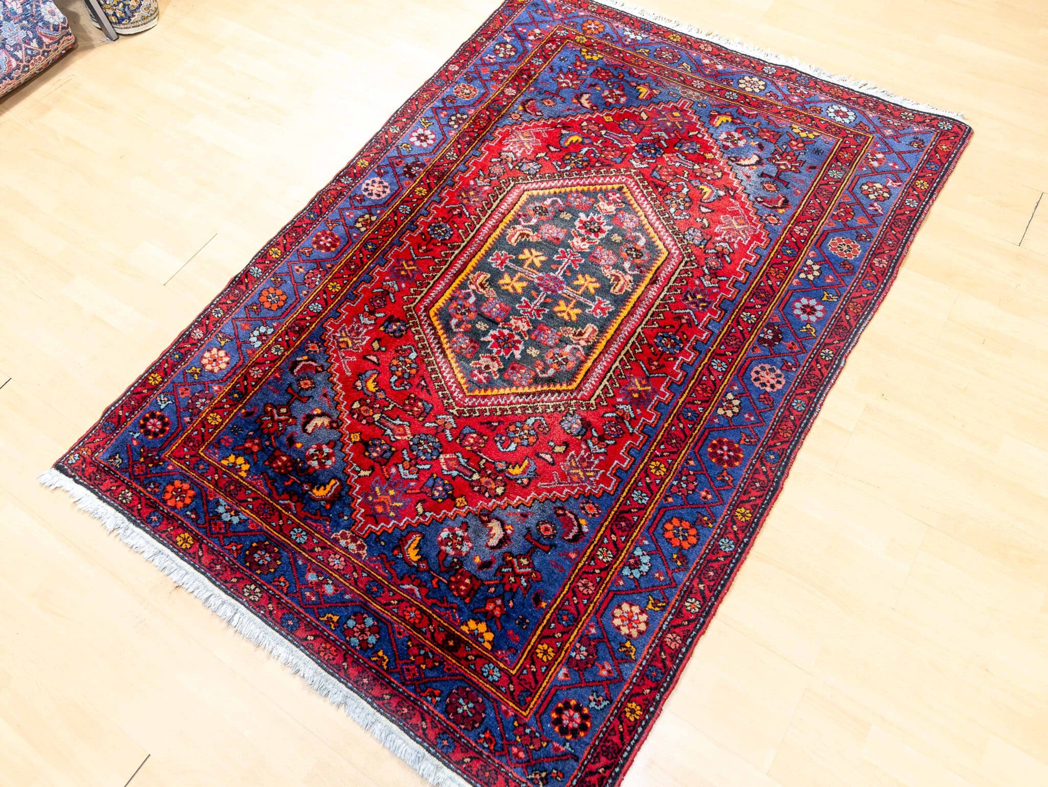 Handgeknüpfter Hamadan Perserteppich 198 × 139 cm