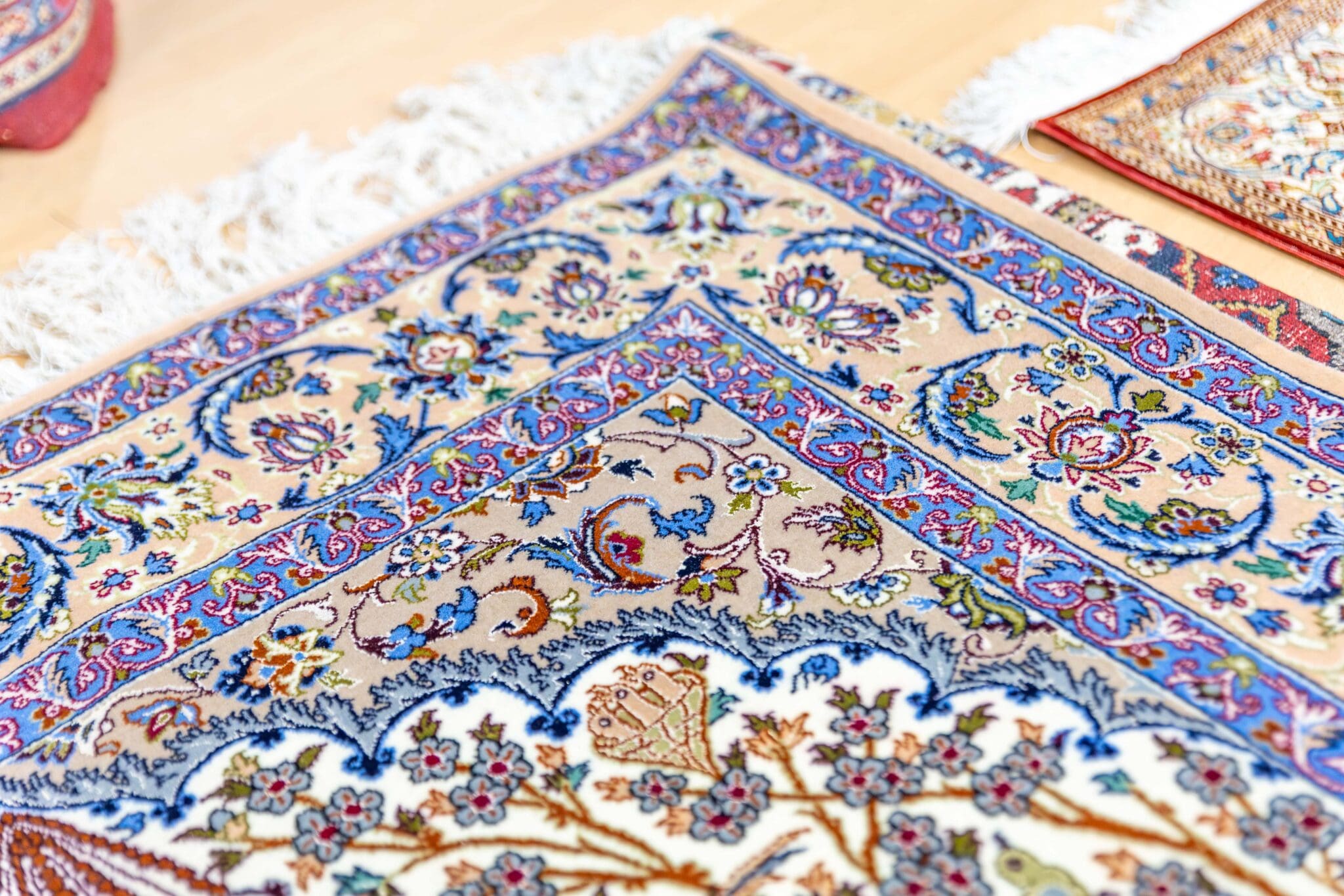 Handgeknüpfter Isfahan Perserteppich, 165 × 110 cm, Wolle & Seide