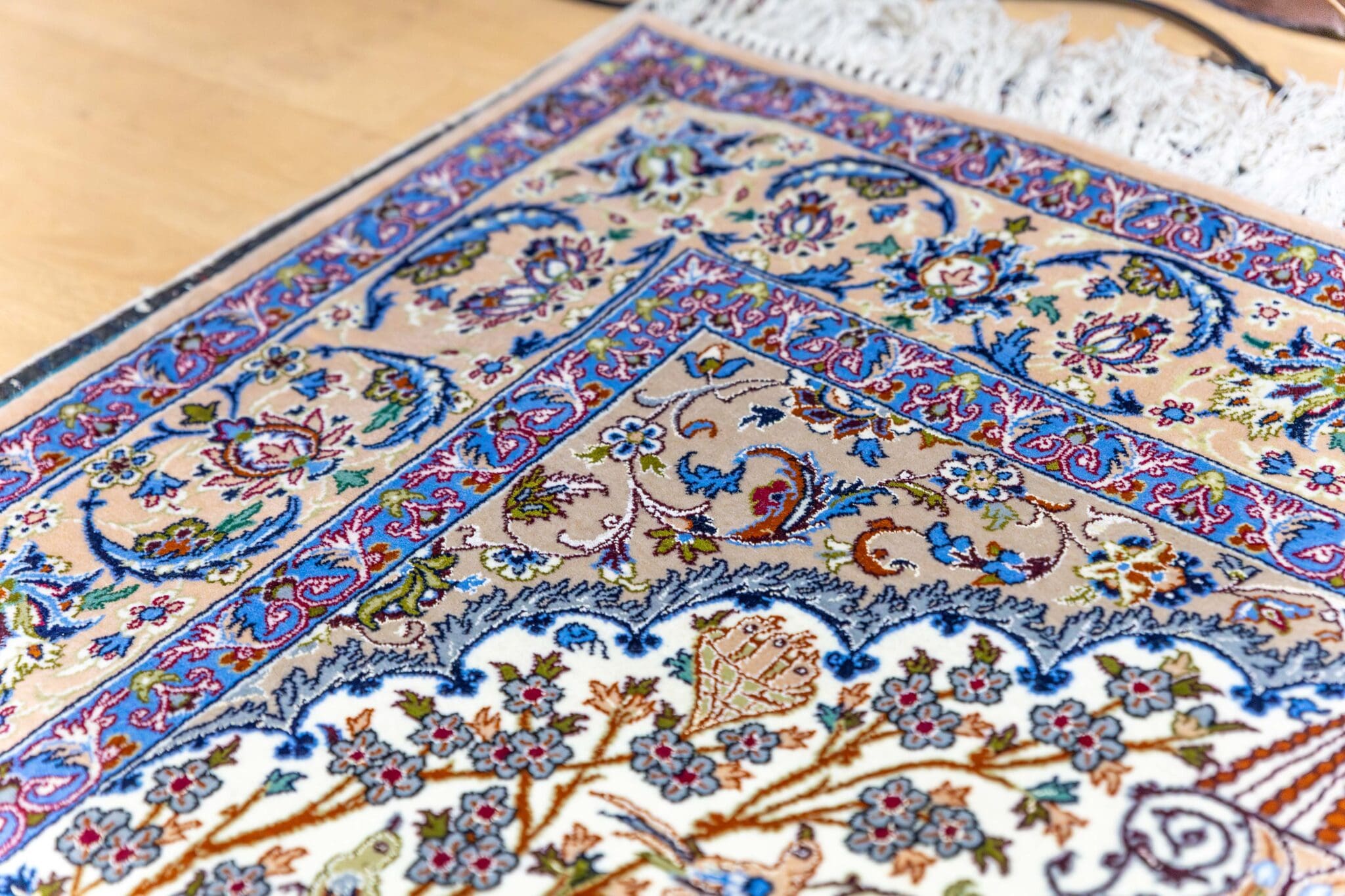 Handgeknüpfter Isfahan Perserteppich, 165 × 110 cm, Wolle & Seide