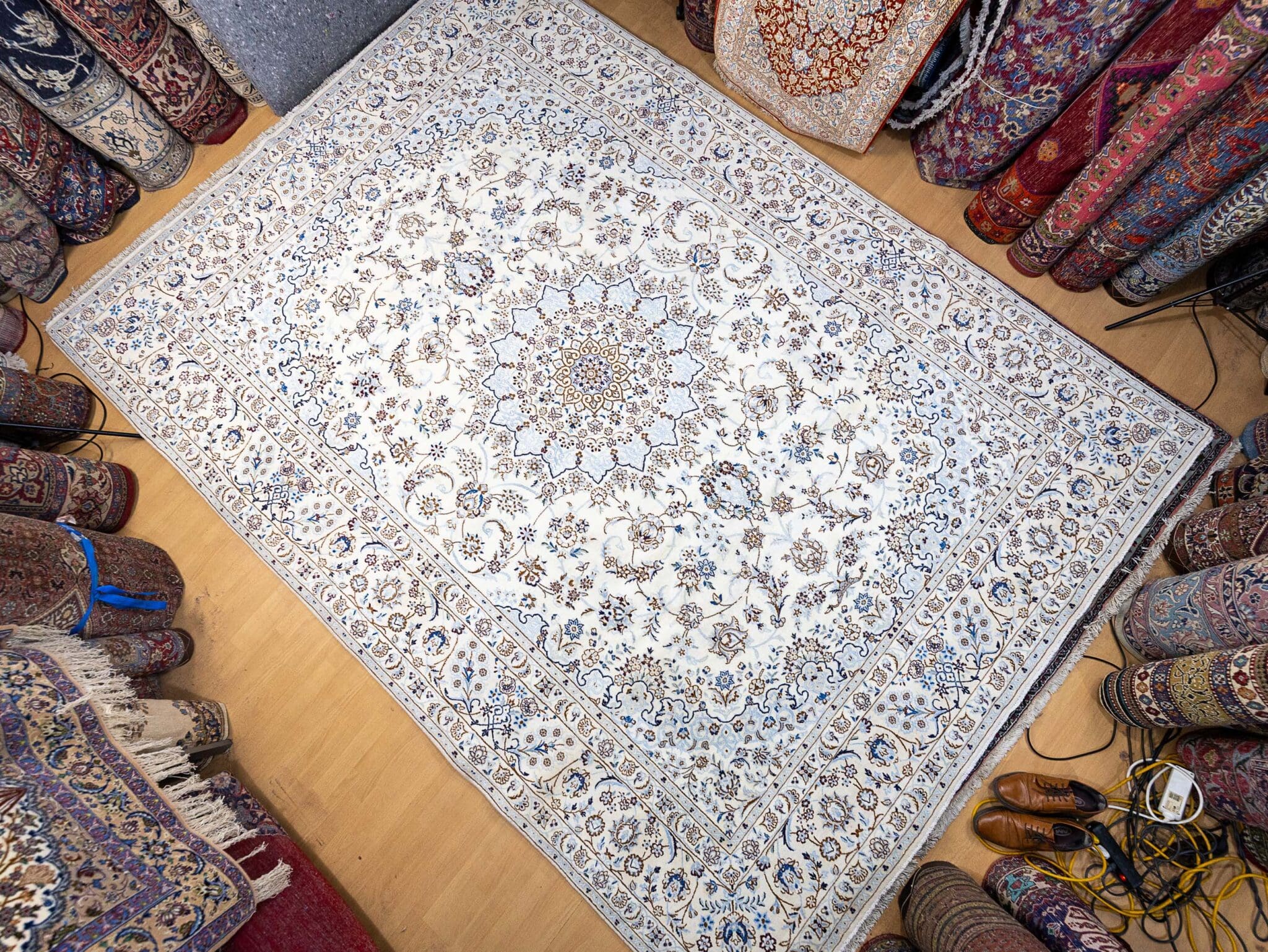 Nain Perserteppich aus Iran, 355 × 255 cm