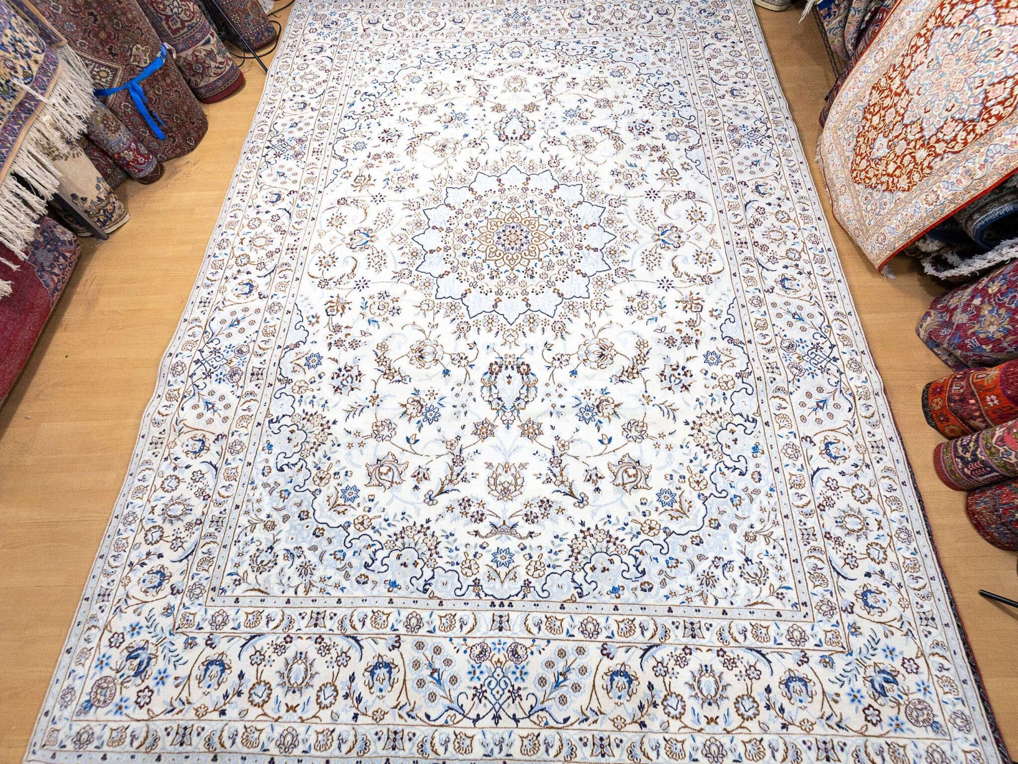 Nain Perserteppich aus Iran, 355 × 255 cm