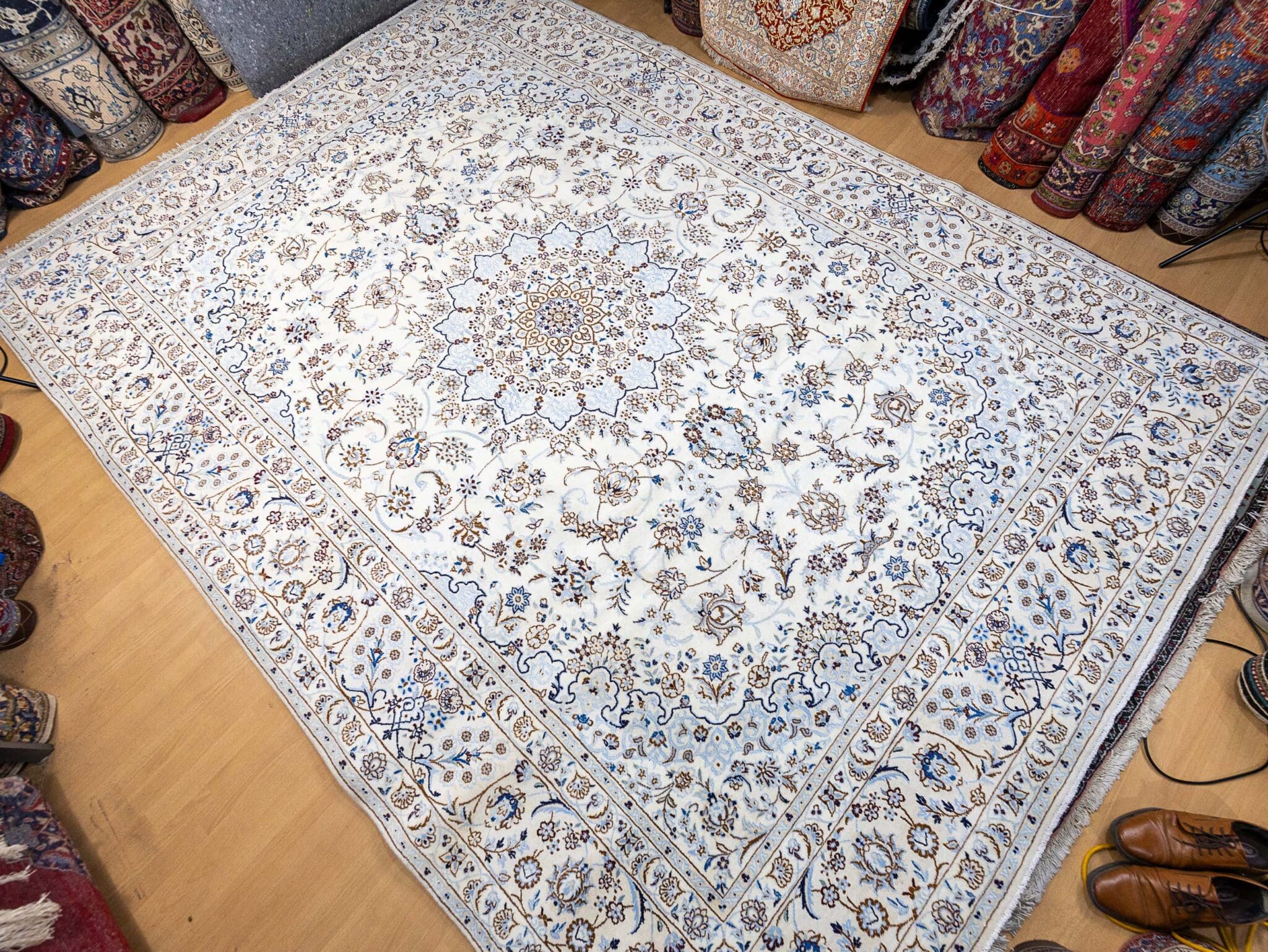 Nain Perserteppich aus Iran, 355 × 255 cm