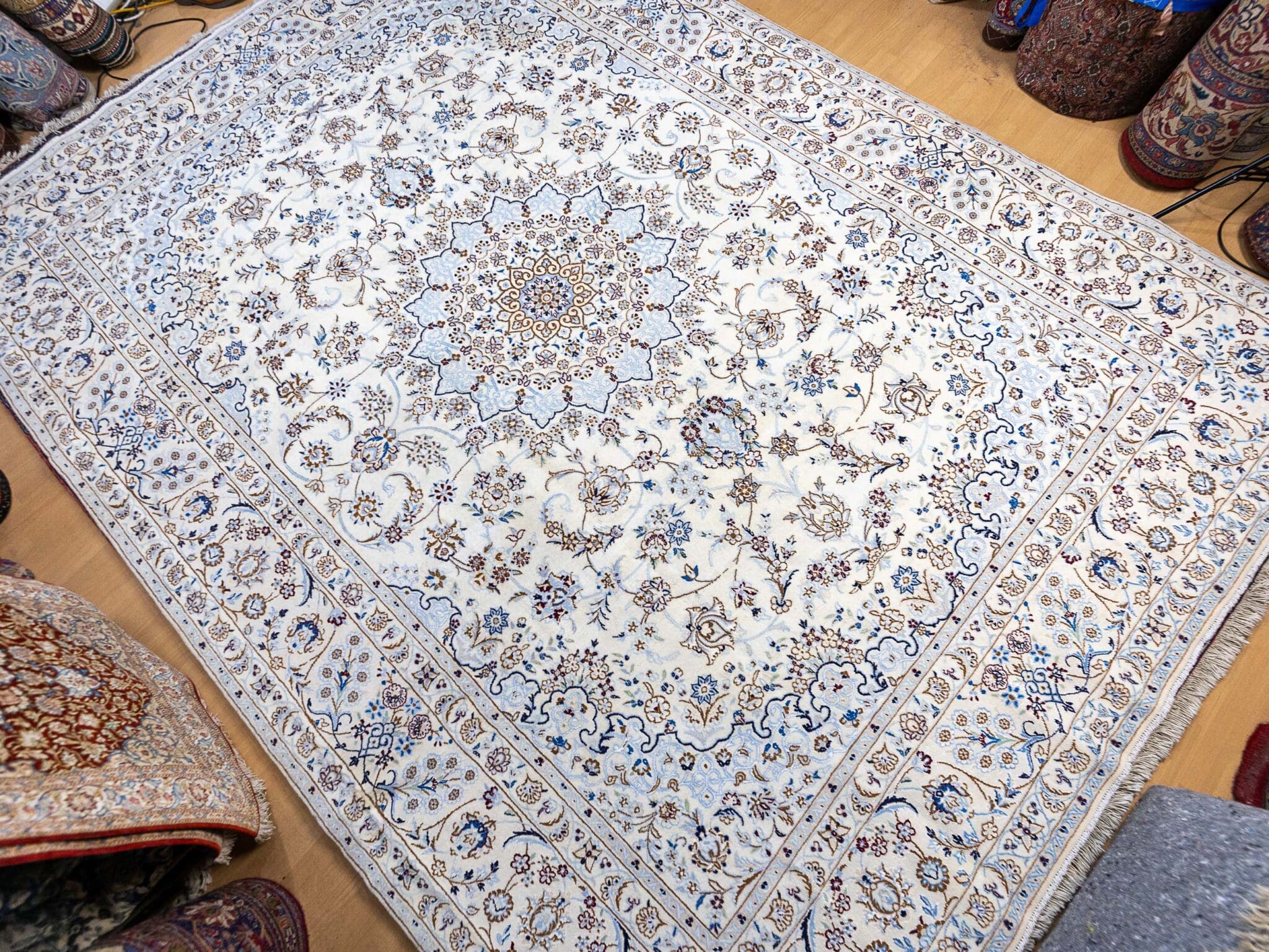 Nain Perserteppich aus Iran, 355 × 255 cm