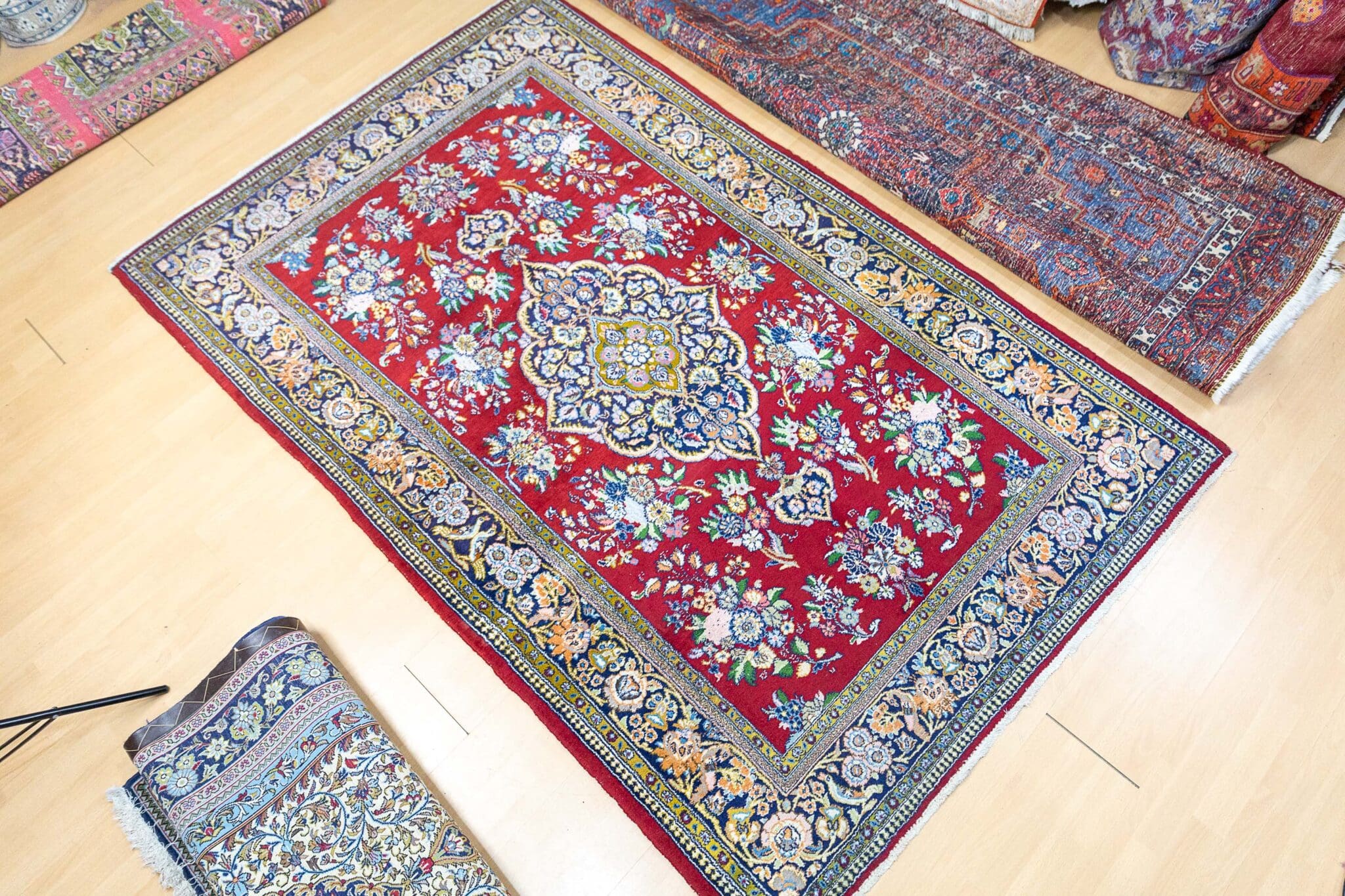 Handgeknüpfter Ghom Perserteppich 225 × 142 cm