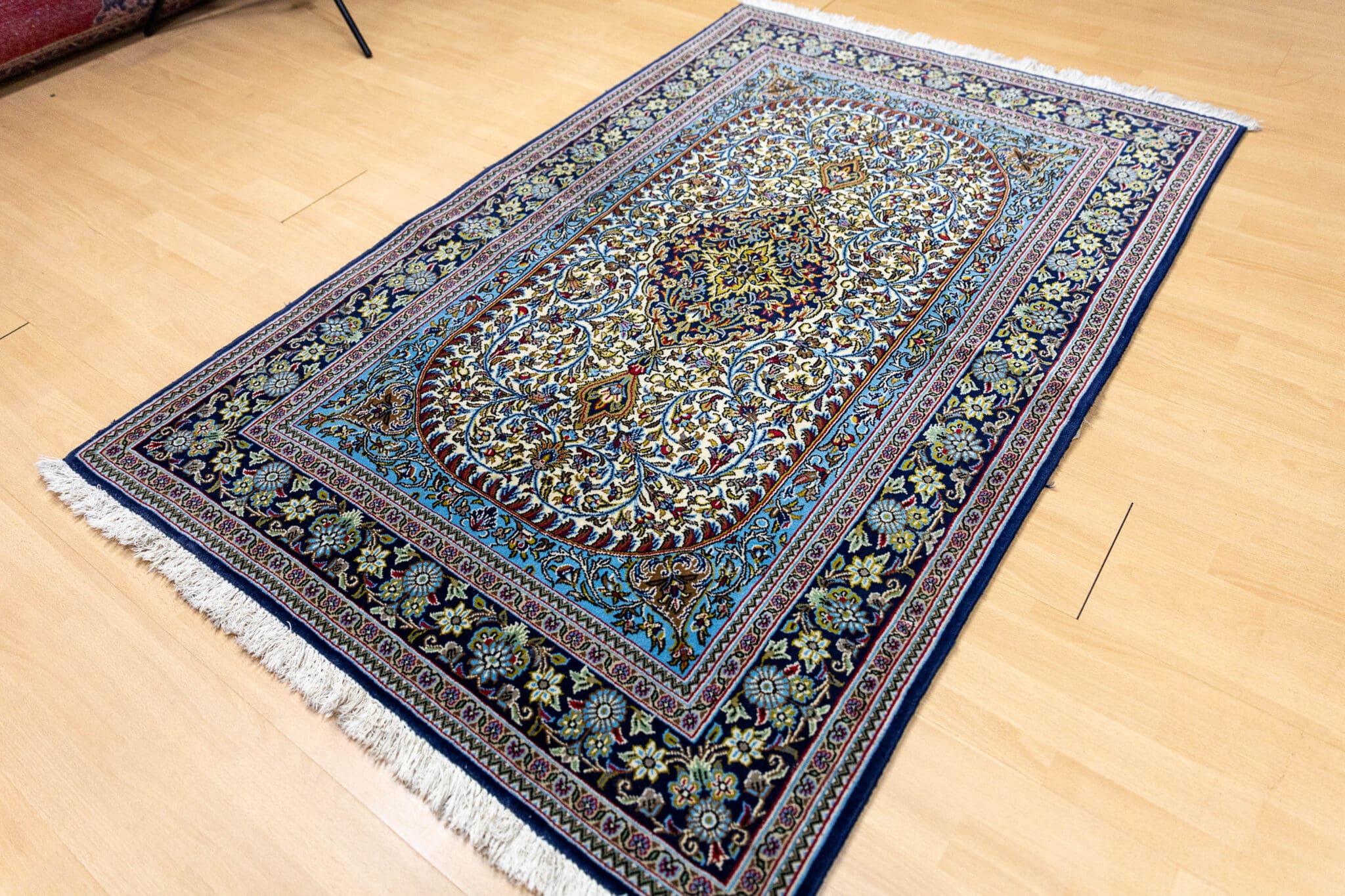 Handgeknüpfter Ghom Perserteppich 164 × 106 cm
