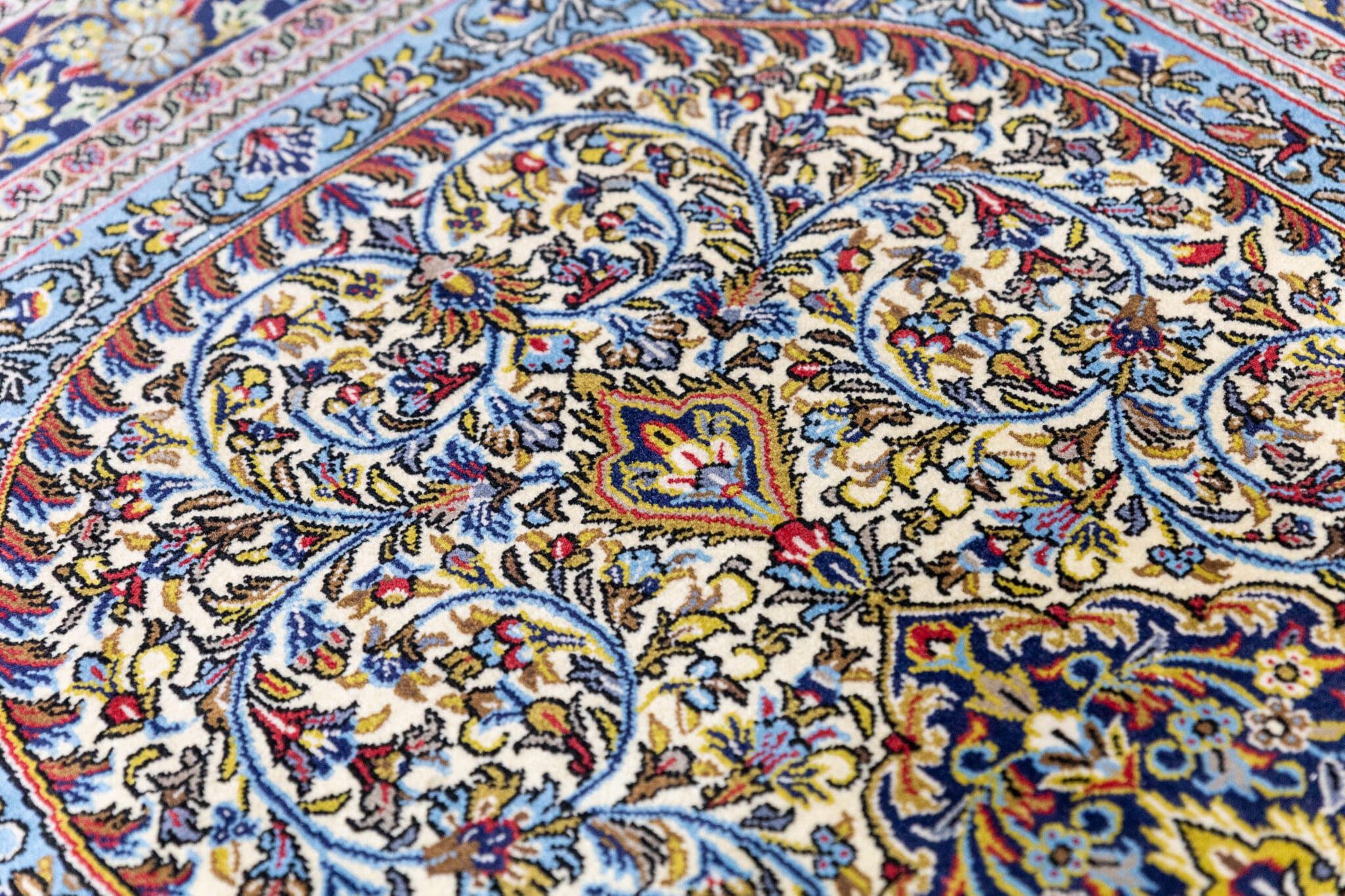 Handgeknüpfter Ghom Perserteppich 164 × 106 cm
