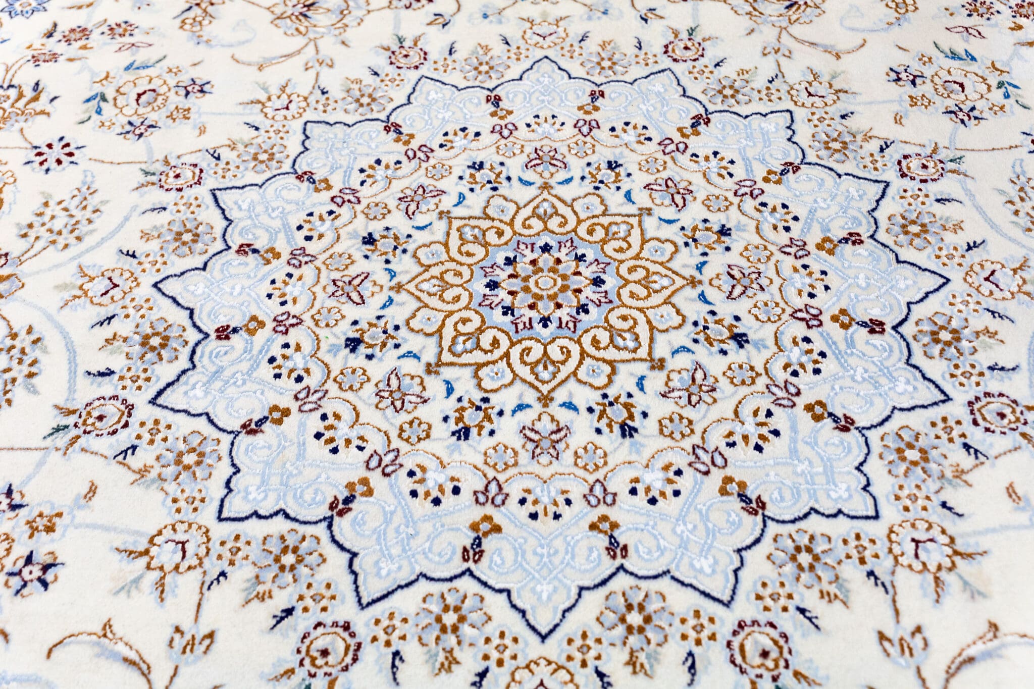 Nain Perserteppich aus Iran, 355 × 255 cm