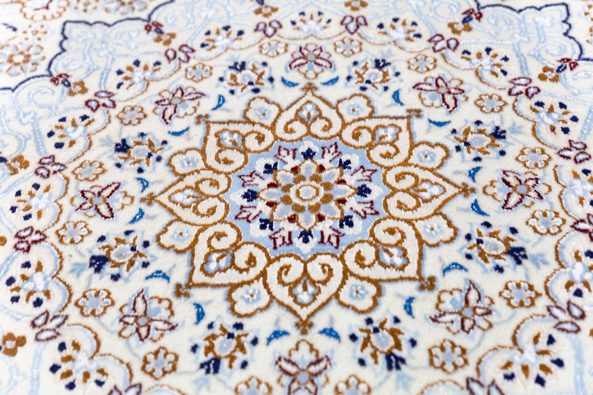 Nain Perserteppich aus Iran, 355 × 255 cm