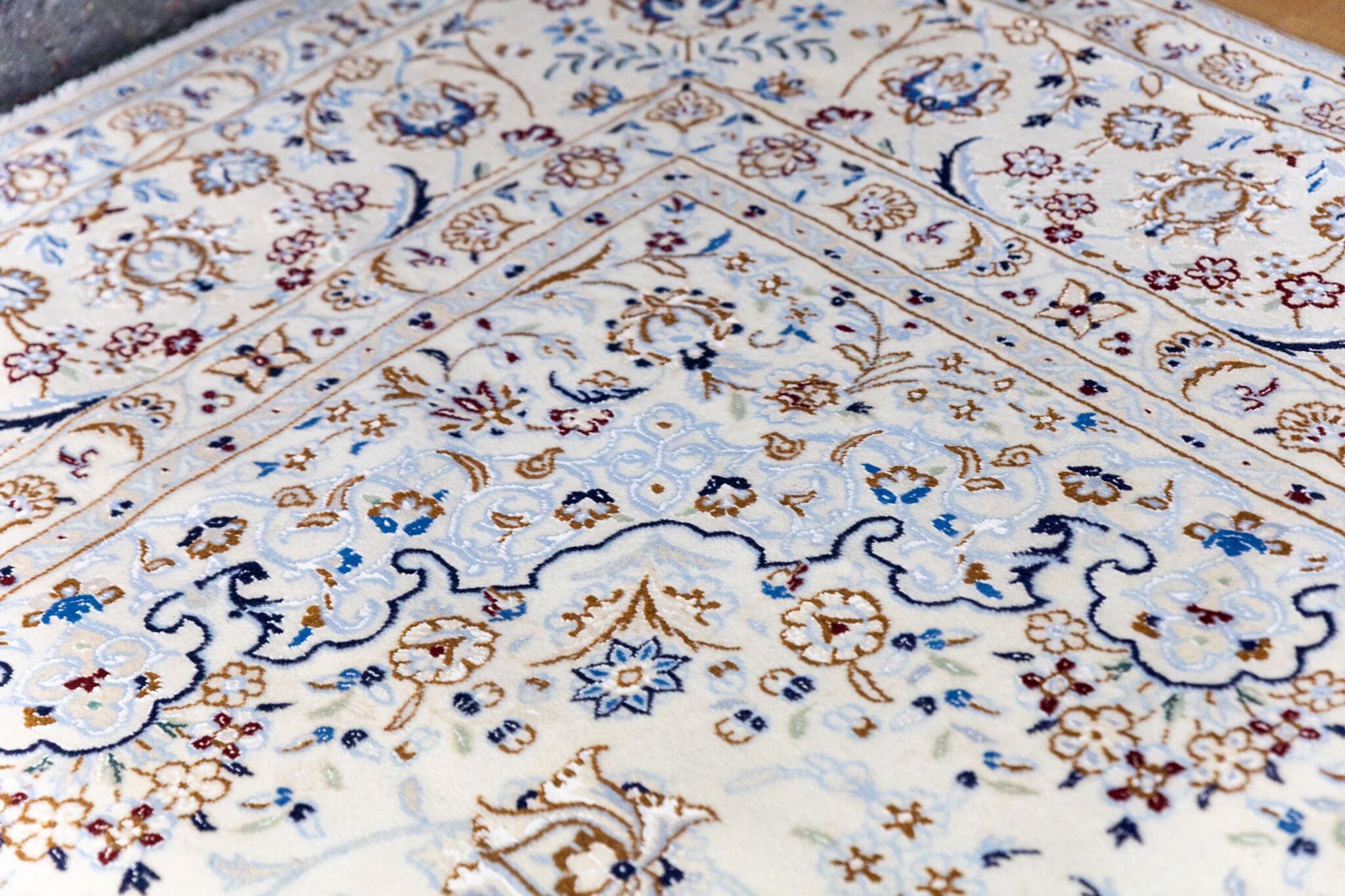 Nain Perserteppich aus Iran, 355 × 255 cm