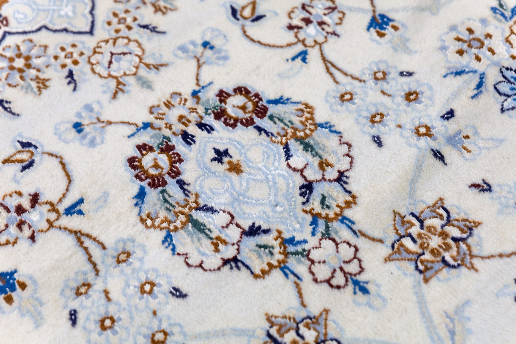 Nain Perserteppich aus Iran, 355 × 255 cm