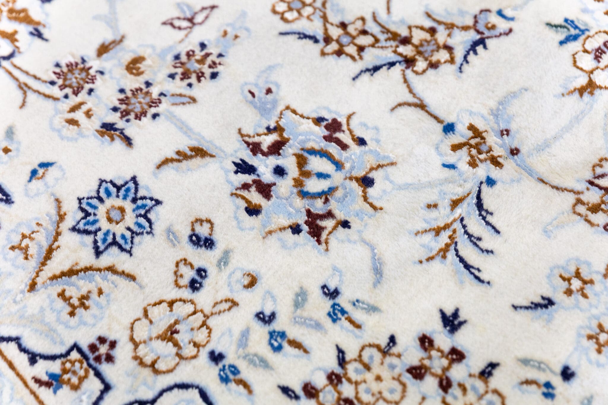 Nain Perserteppich aus Iran, 355 × 255 cm