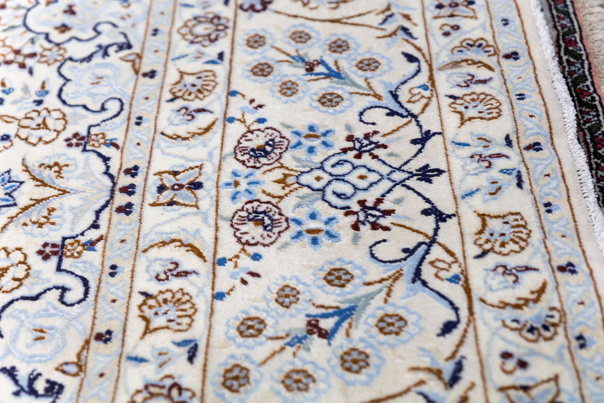 Nain Perserteppich aus Iran, 355 × 255 cm