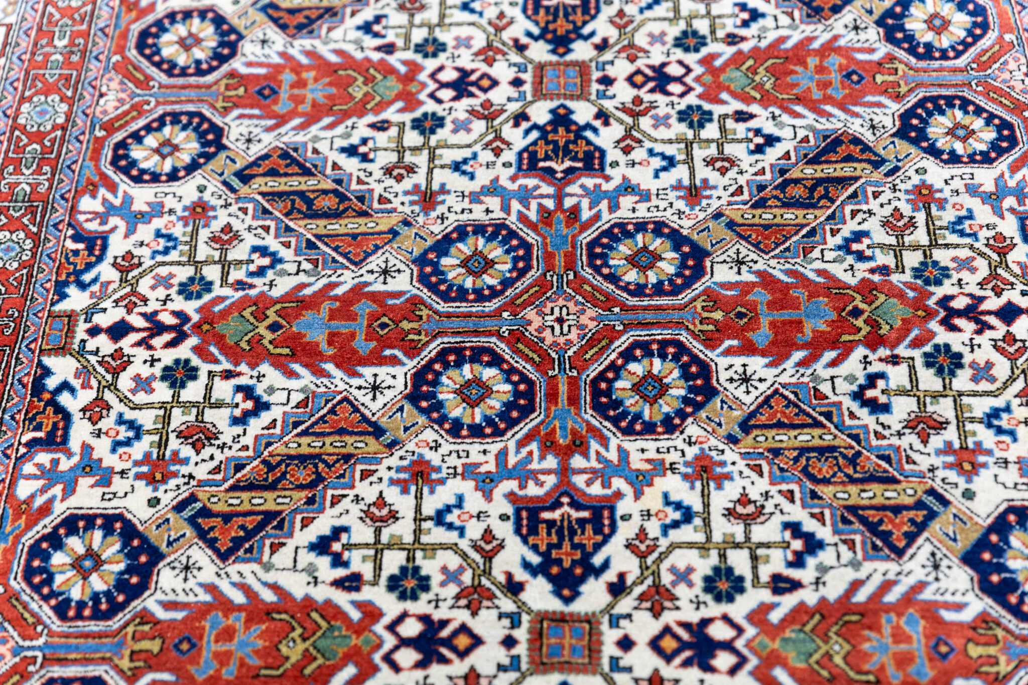 Ghom Perserteppich 220 × 136 cm aus Wolle, handgeknüpft