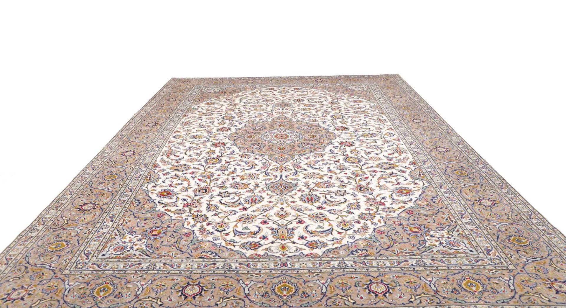 Kashan Perserteppich aus Iran, 301 × 404 cm