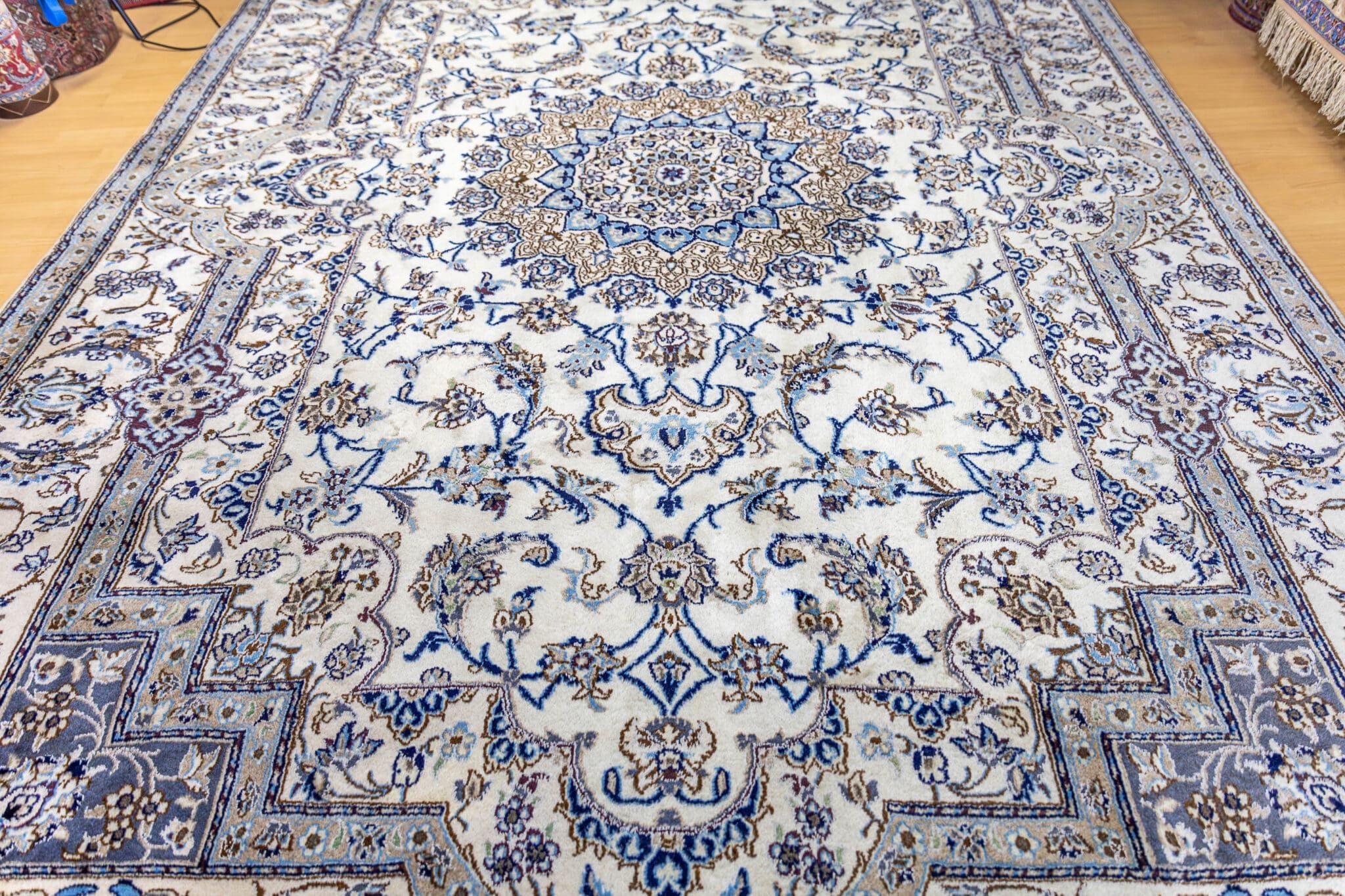 Handgeknüpfter Nain Perserteppich, 355 × 255 cm, Wolle & Seide