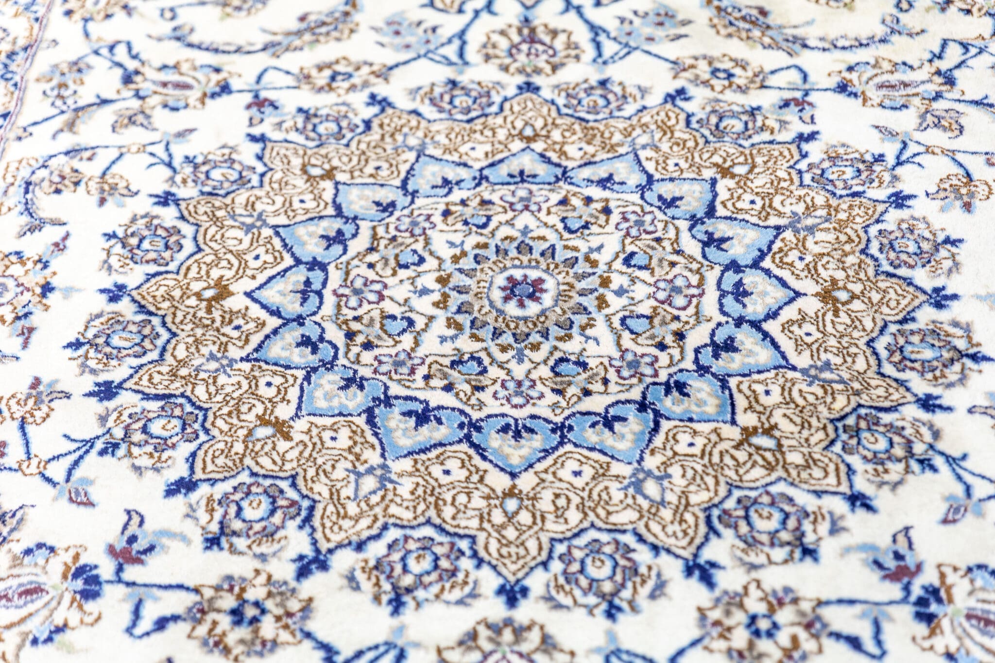 Handgeknüpfter Nain Perserteppich, 355 × 255 cm, Wolle & Seide