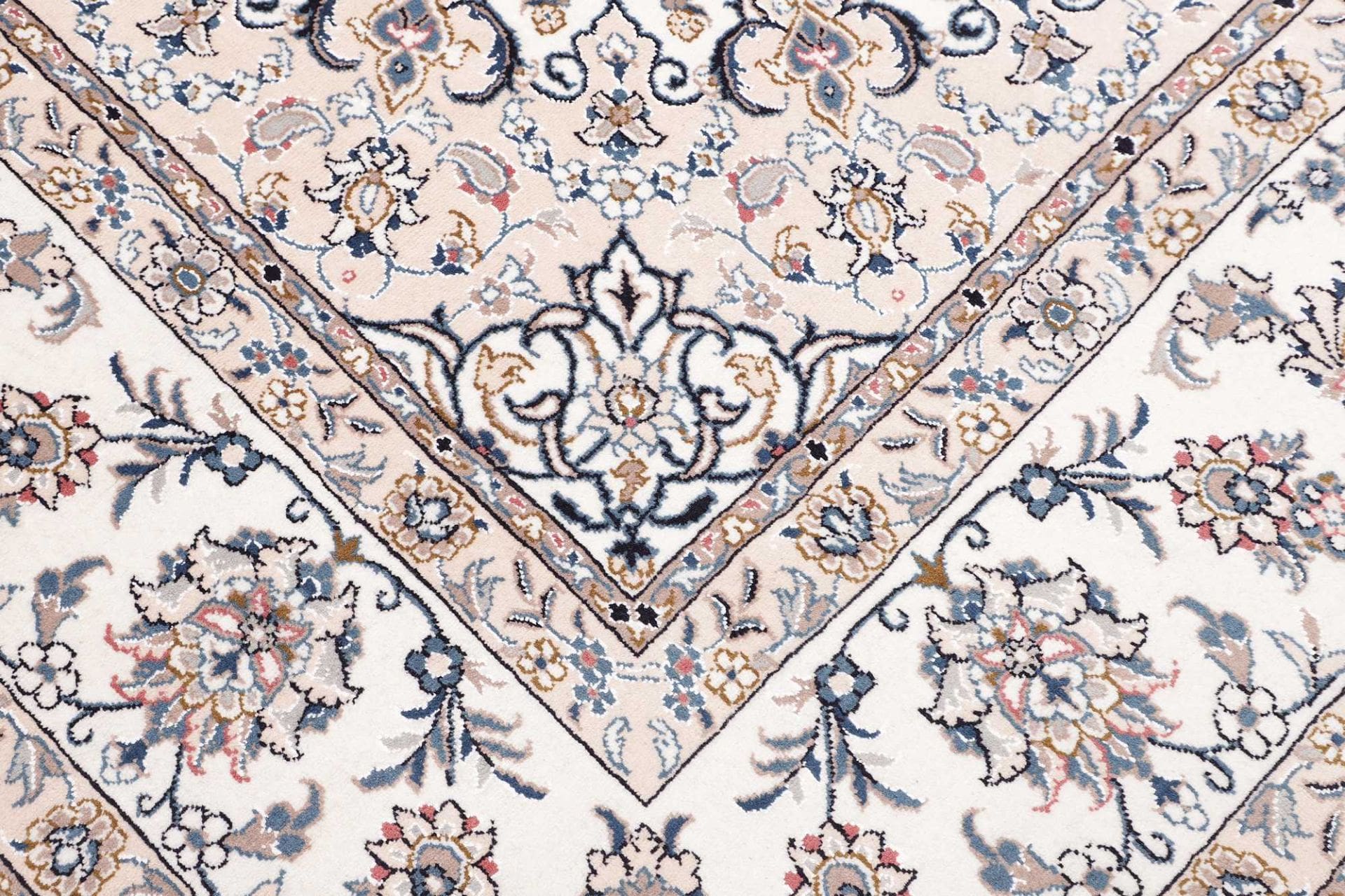 Nain Perserteppich aus Iran, 253 × 352 cm