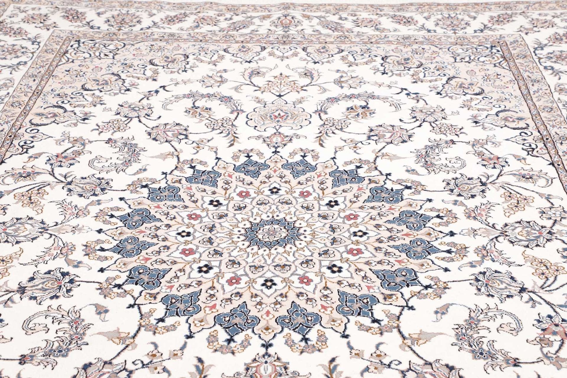 Nain Perserteppich aus Iran, 253 × 352 cm