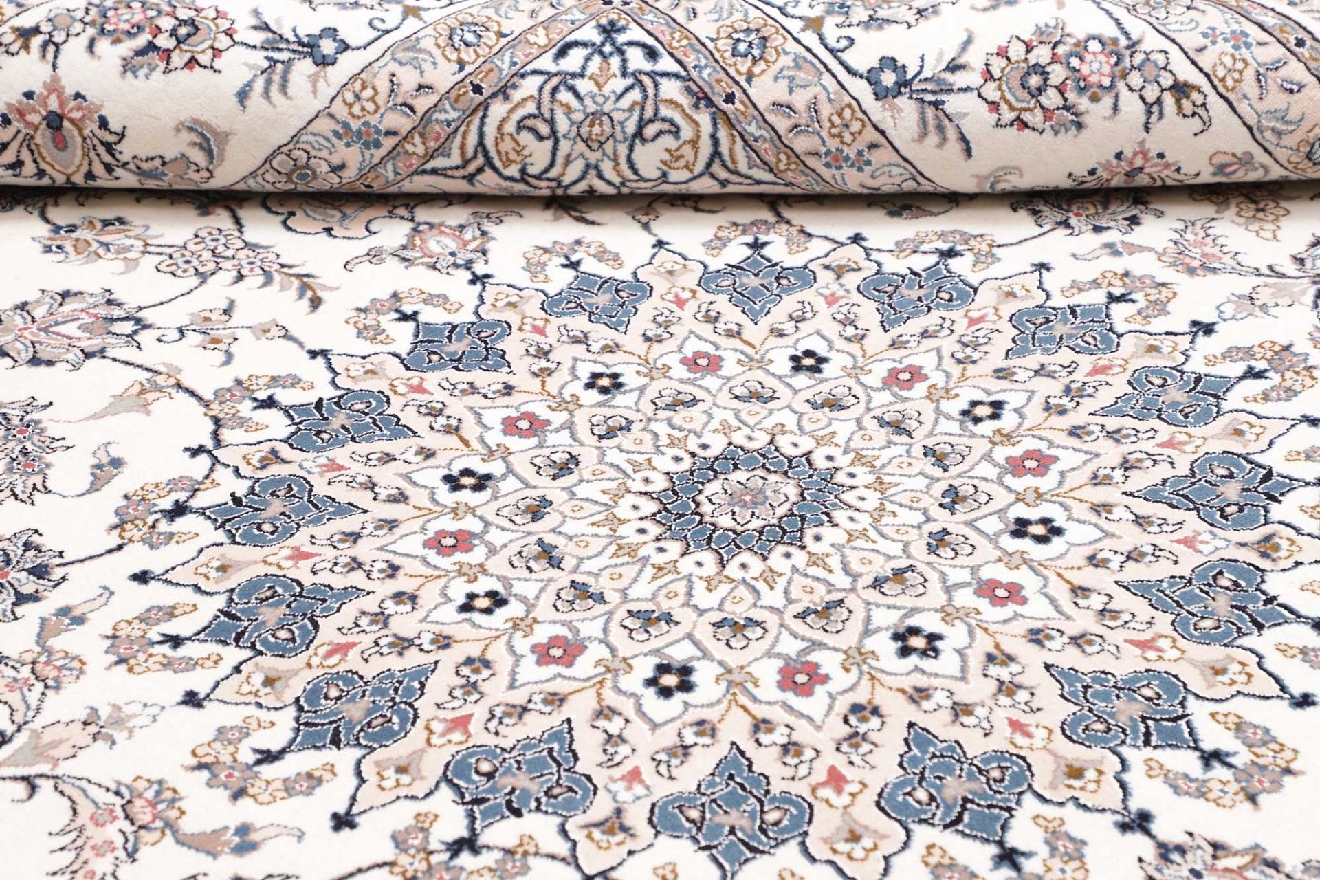 Nain Perserteppich aus Iran, 253 × 352 cm