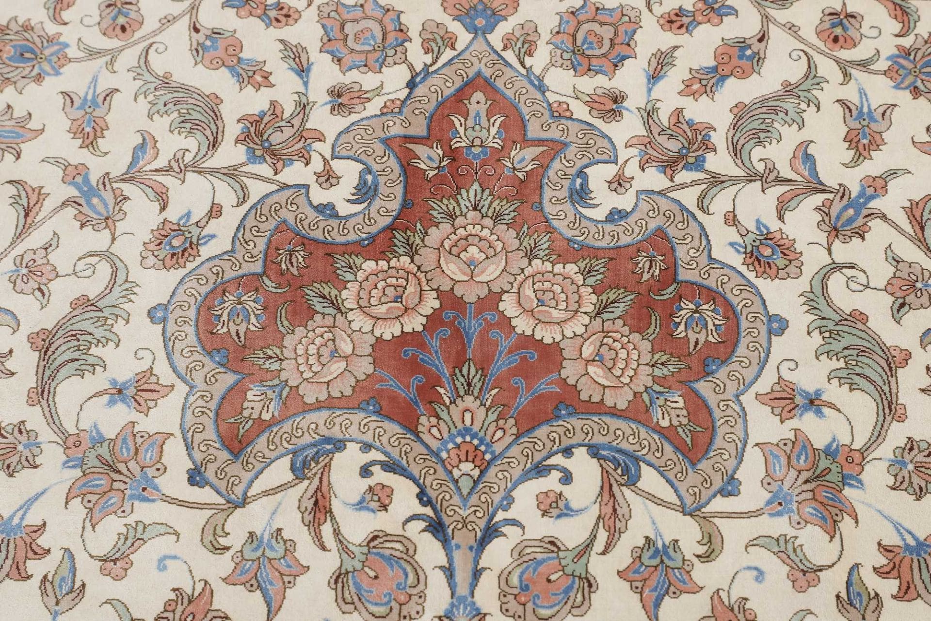 Ghom Perserteppich 395 × 619 cm aus Seide, handgeknüpft