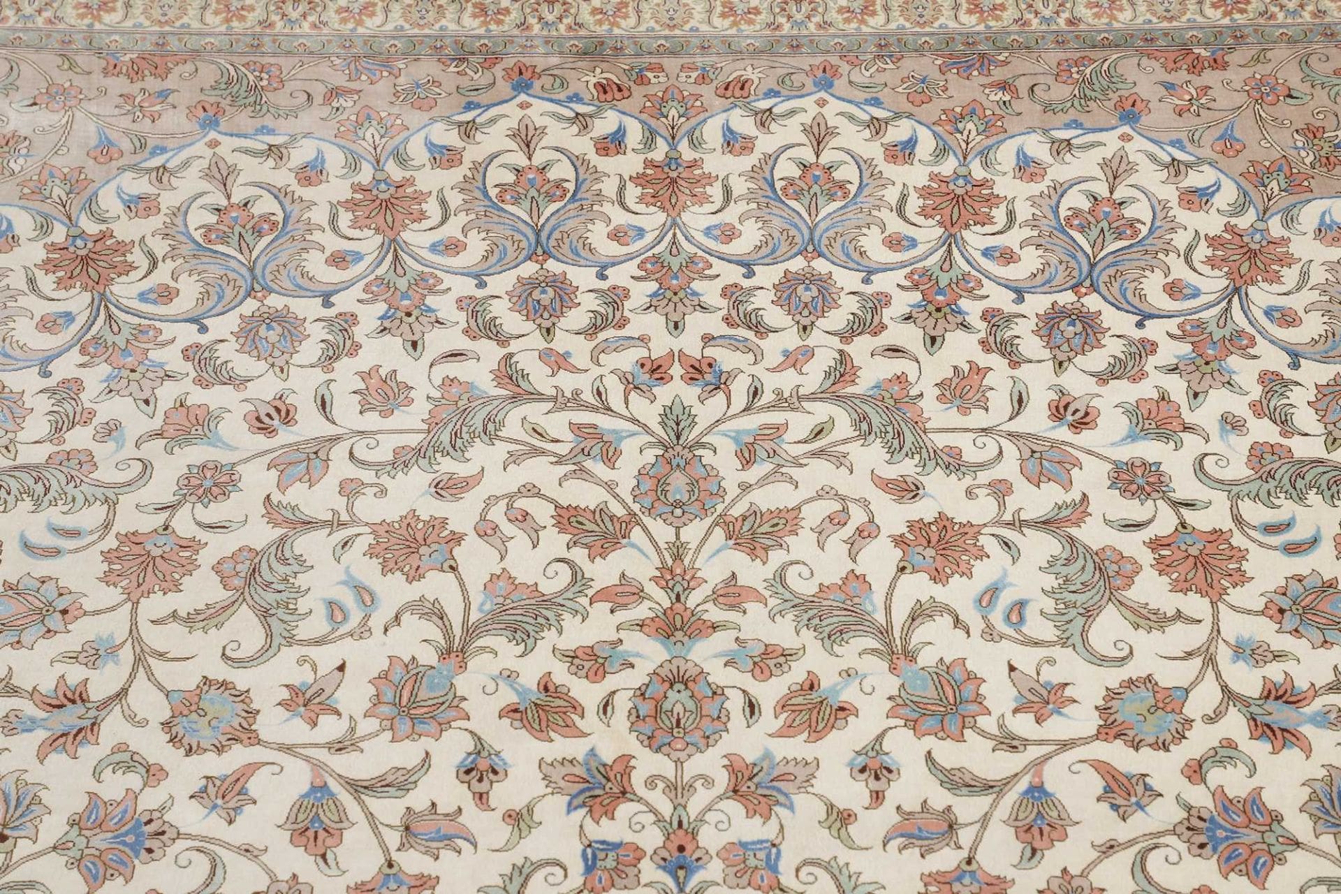 Ghom Perserteppich 395 × 619 cm aus Seide, handgeknüpft