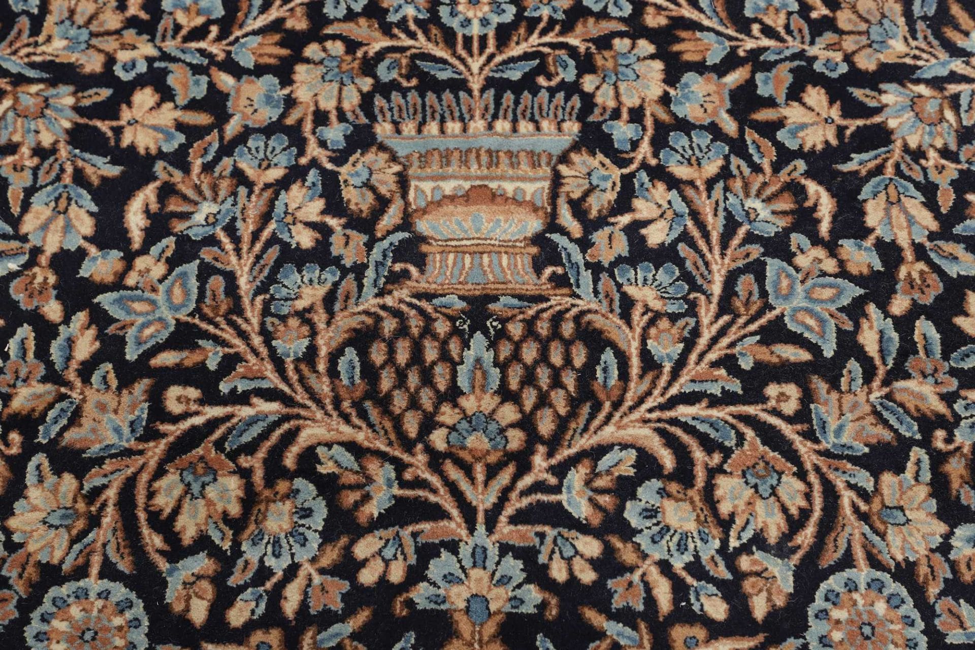 Kerman Perserteppich aus Iran, 394 × 524 cm