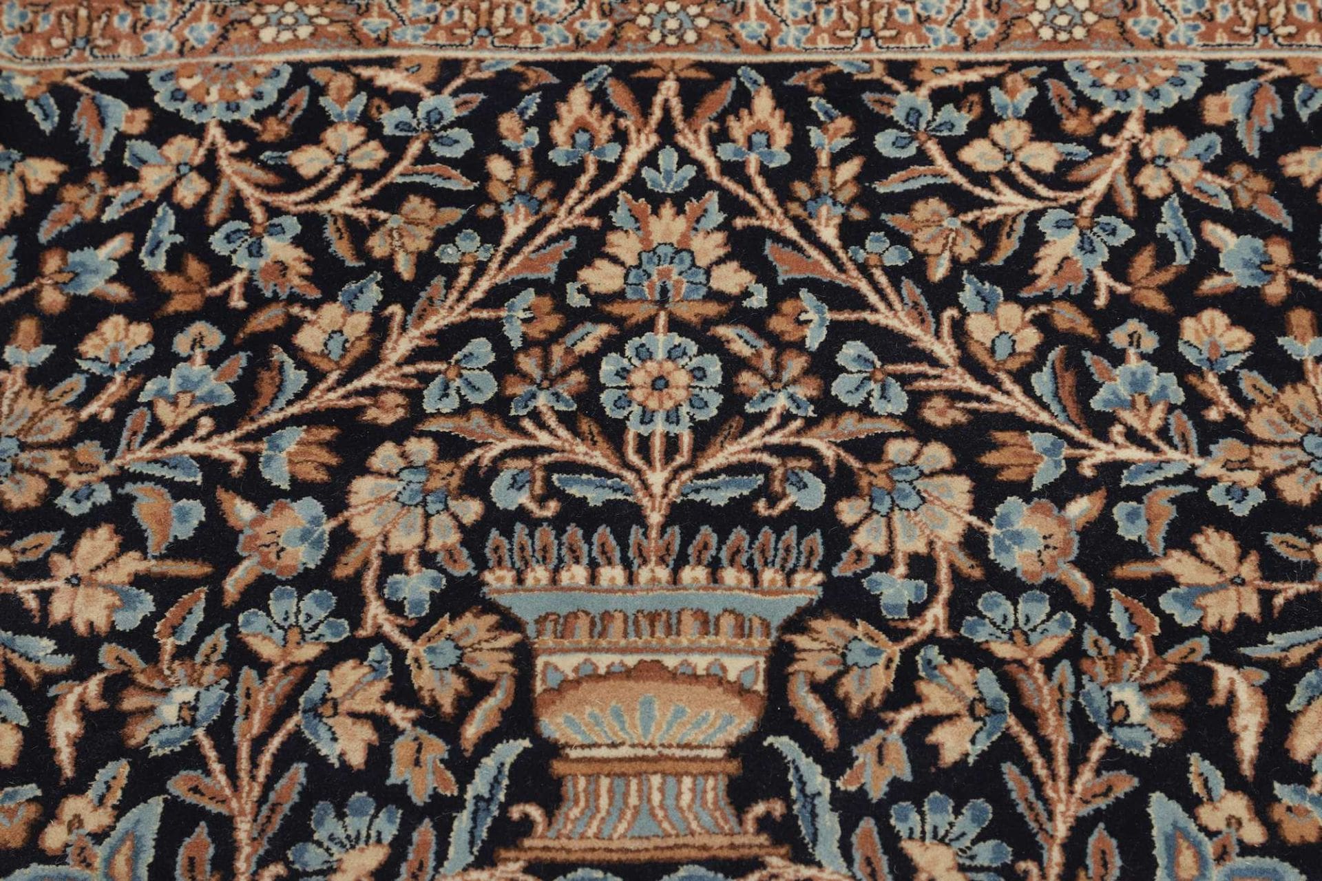 Kerman Perserteppich aus Iran, 394 × 524 cm