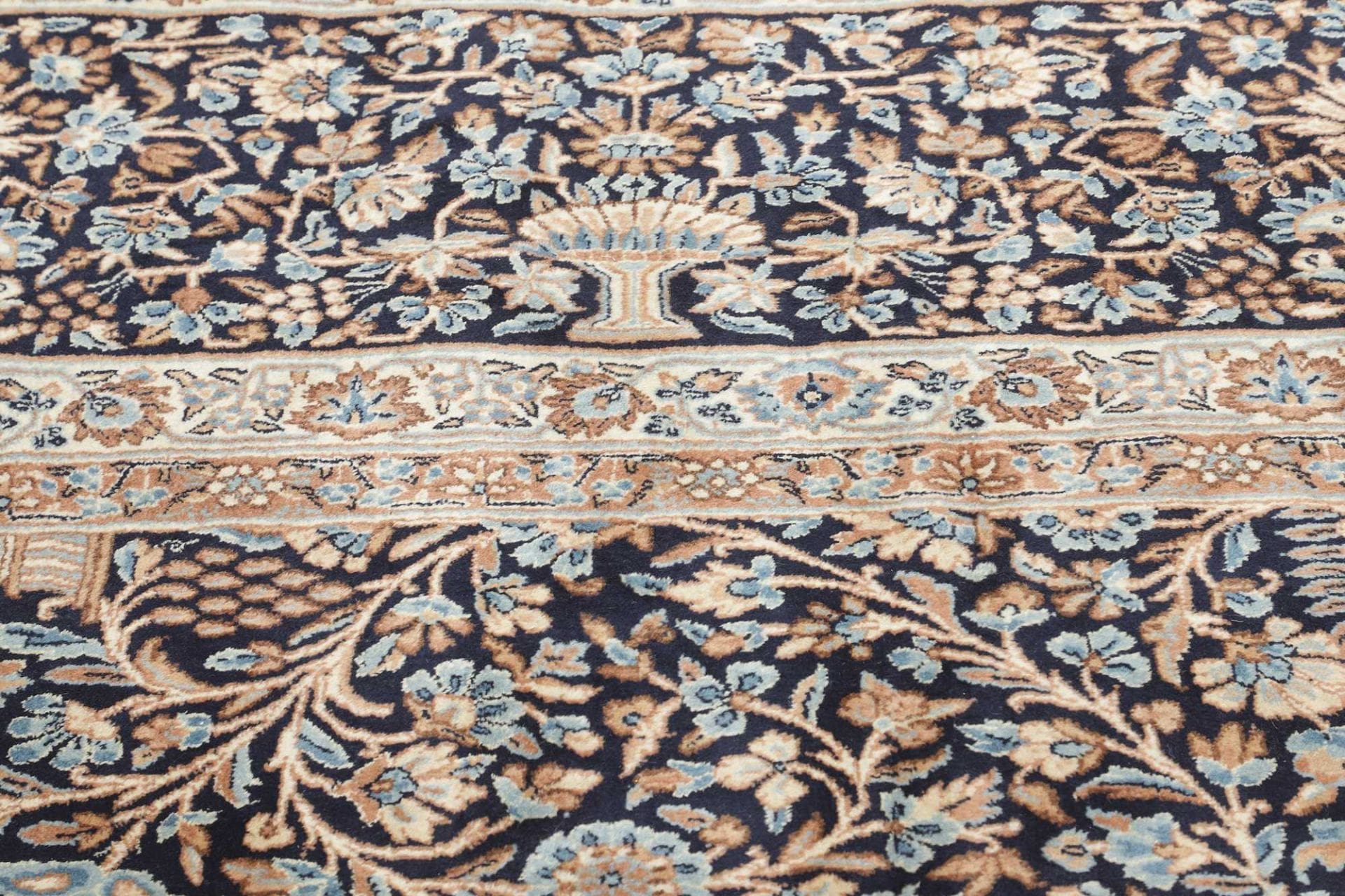 Kerman Perserteppich aus Iran, 394 × 524 cm