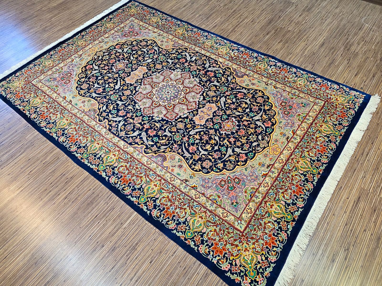 Isfahan Perserteppich 200 × 140 cm aus Wolle & Seide, handgeknüpft