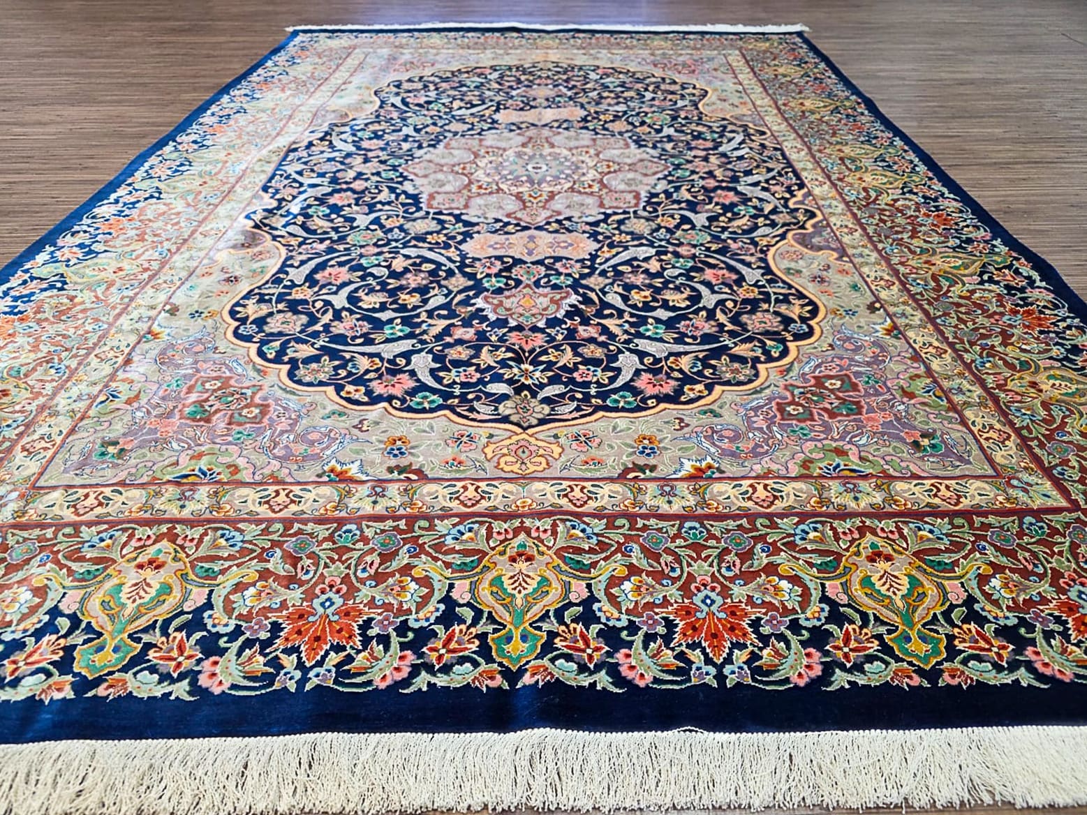 Isfahan Perserteppich 200 × 140 cm aus Wolle & Seide, handgeknüpft