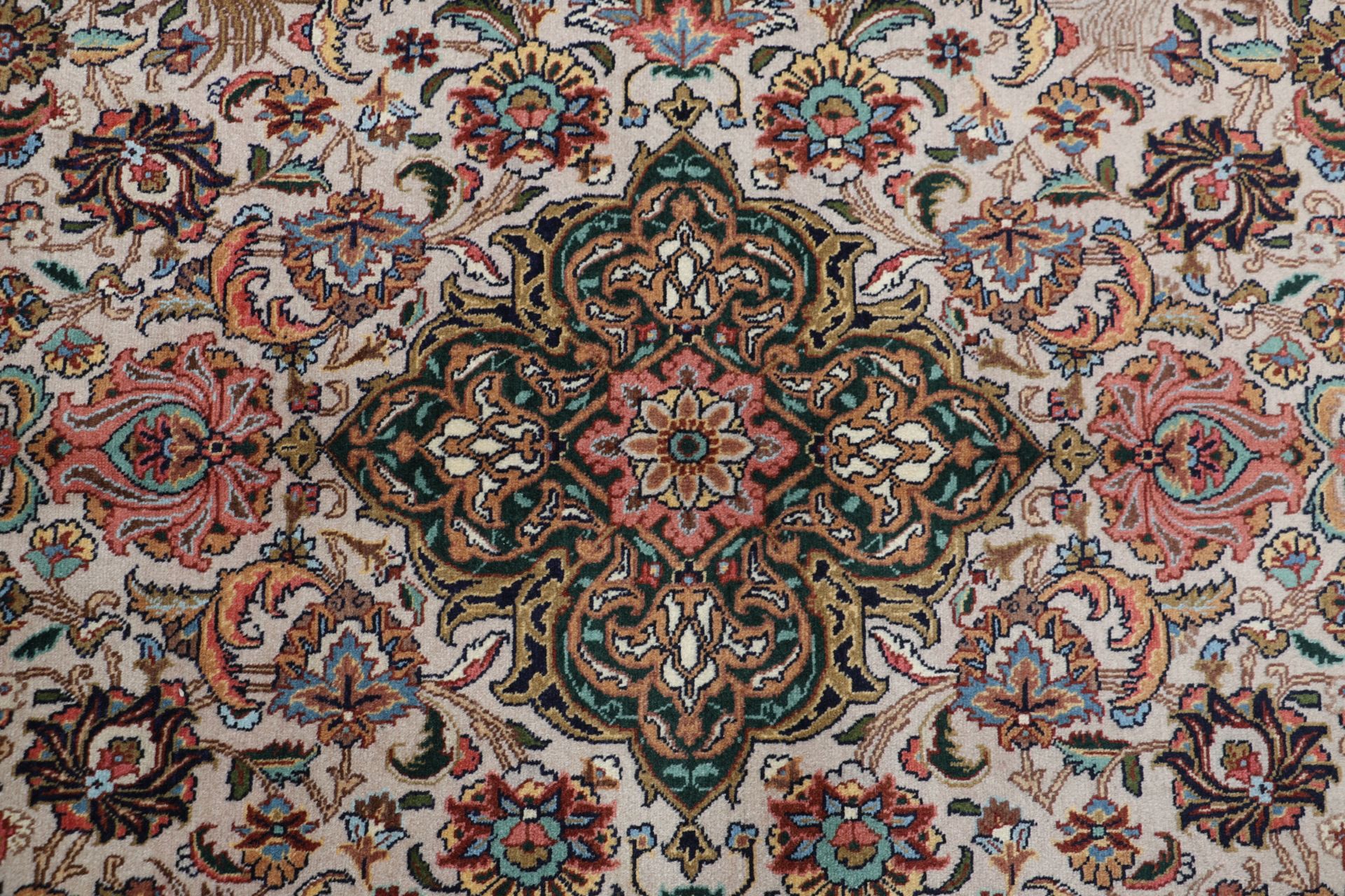 Täbriz Perserteppich aus Iran, 292 × 415 cm