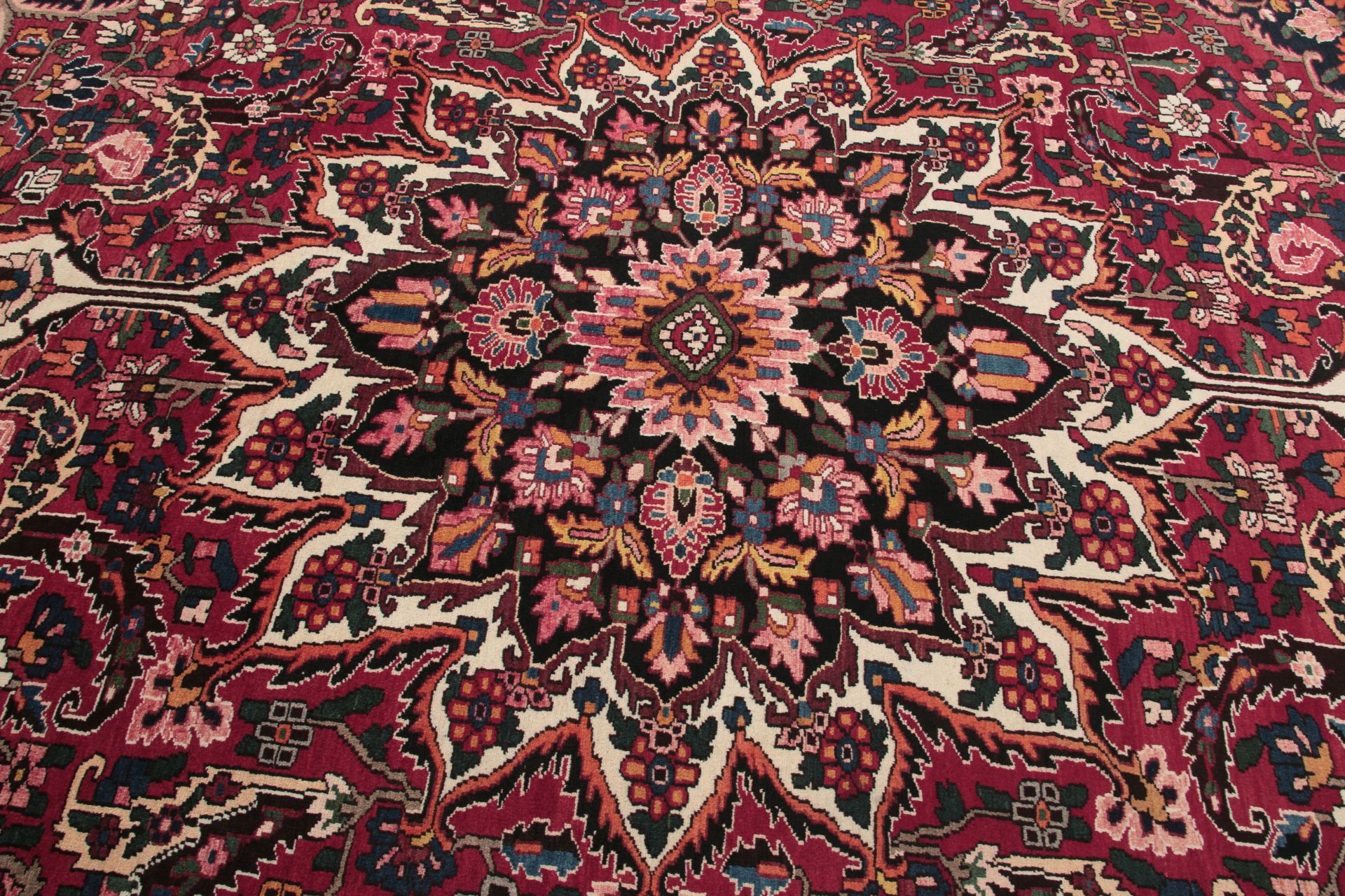 Bakhtiari Perserteppich 307 × 405 cm aus Wolle, handgeknüpft