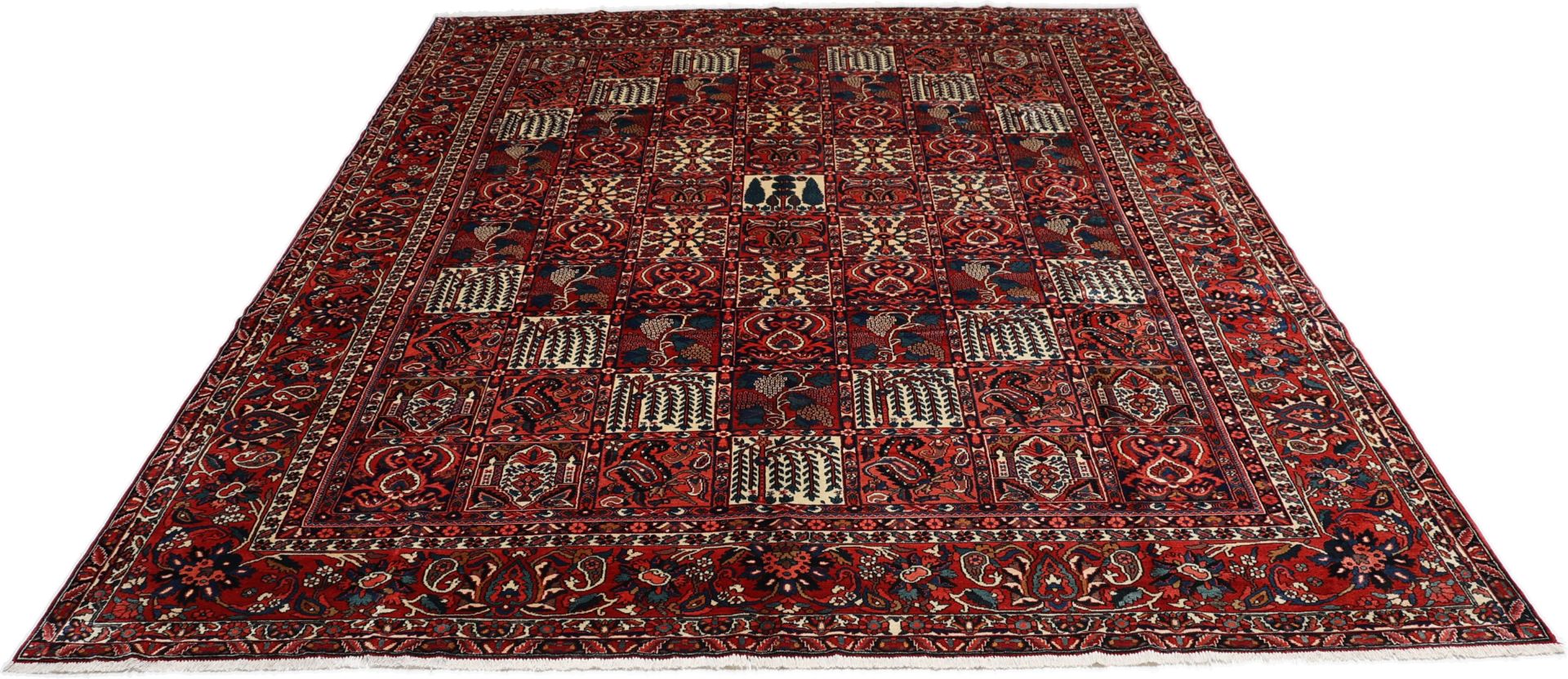 Bakhtiari Perserteppich 305 × 384 cm aus Wolle, handgeknüpft