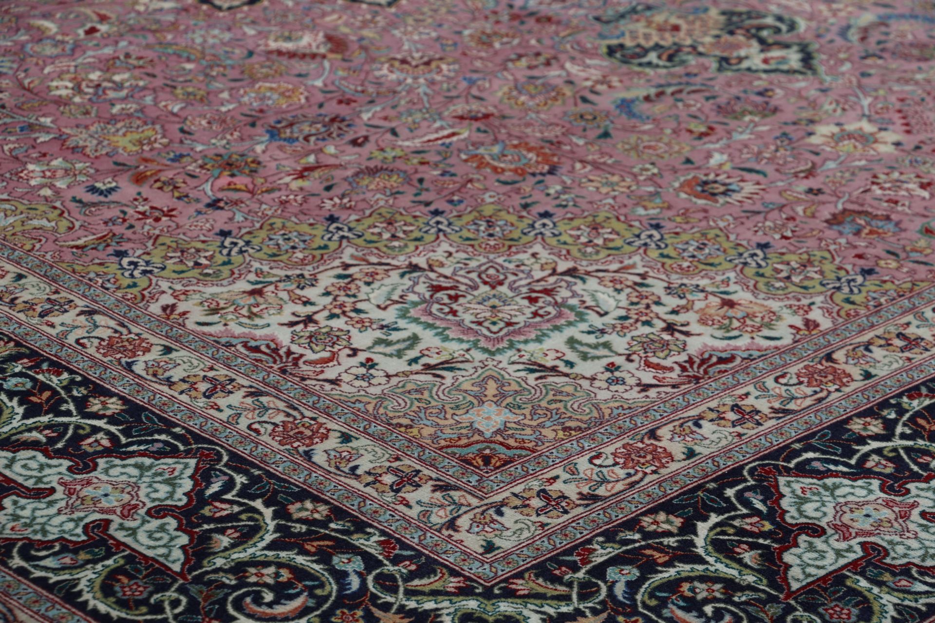 Täbriz Perserteppich 295 × 390 cm aus Wolle & Seide, handgeknüpft